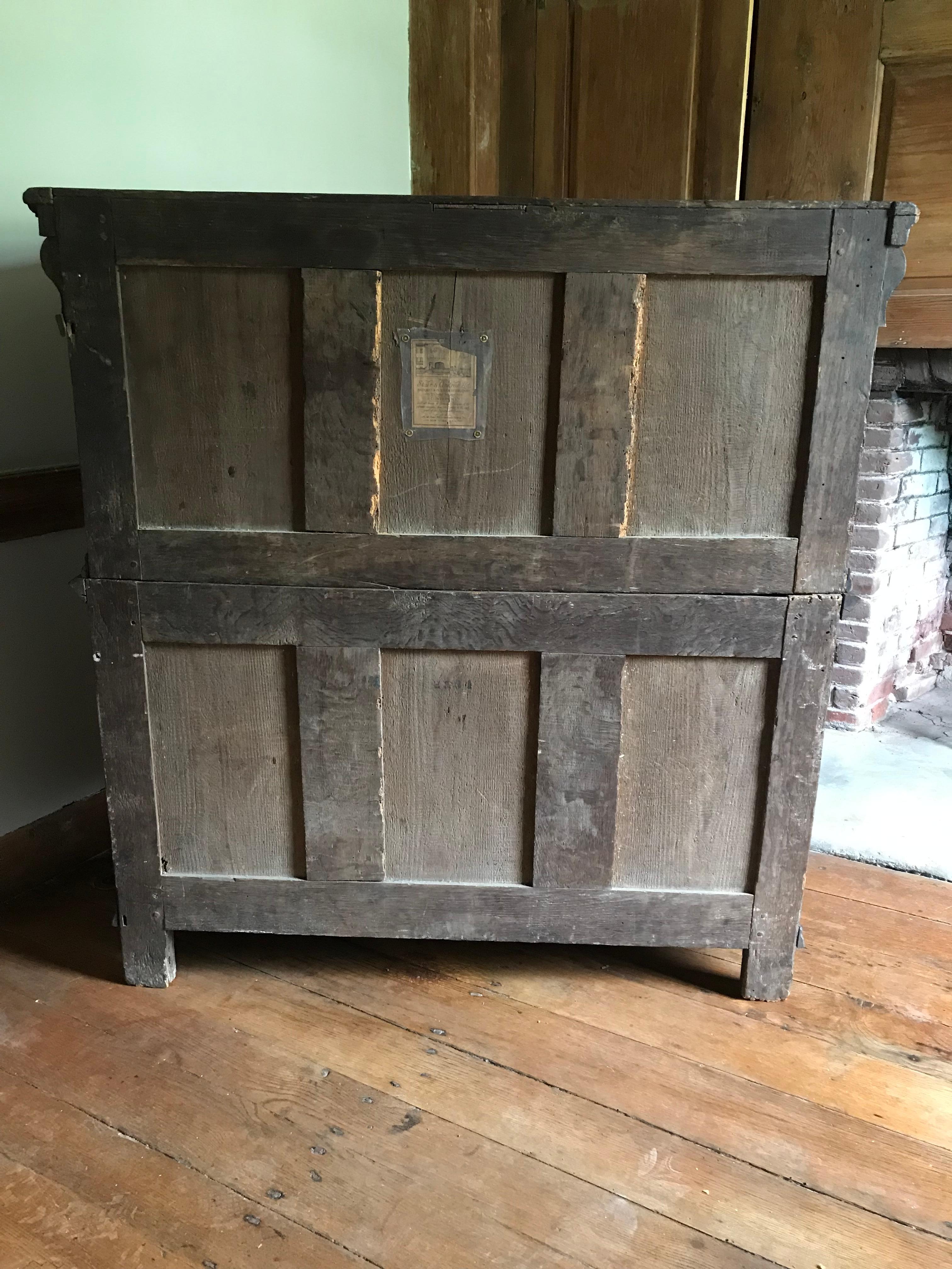 Rare cabinet de cour du 17e siècle Bon état - En vente à Woodbury, CT