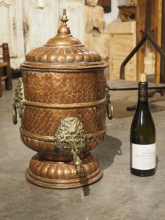 Rara fontana d'acqua in rame Repousse francese del XVII secolo