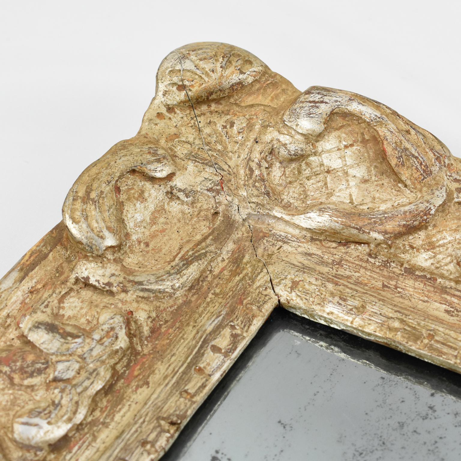 Raro espejo del siglo XVII de madera dorada y mercurio, hacia 1600 en venta 11