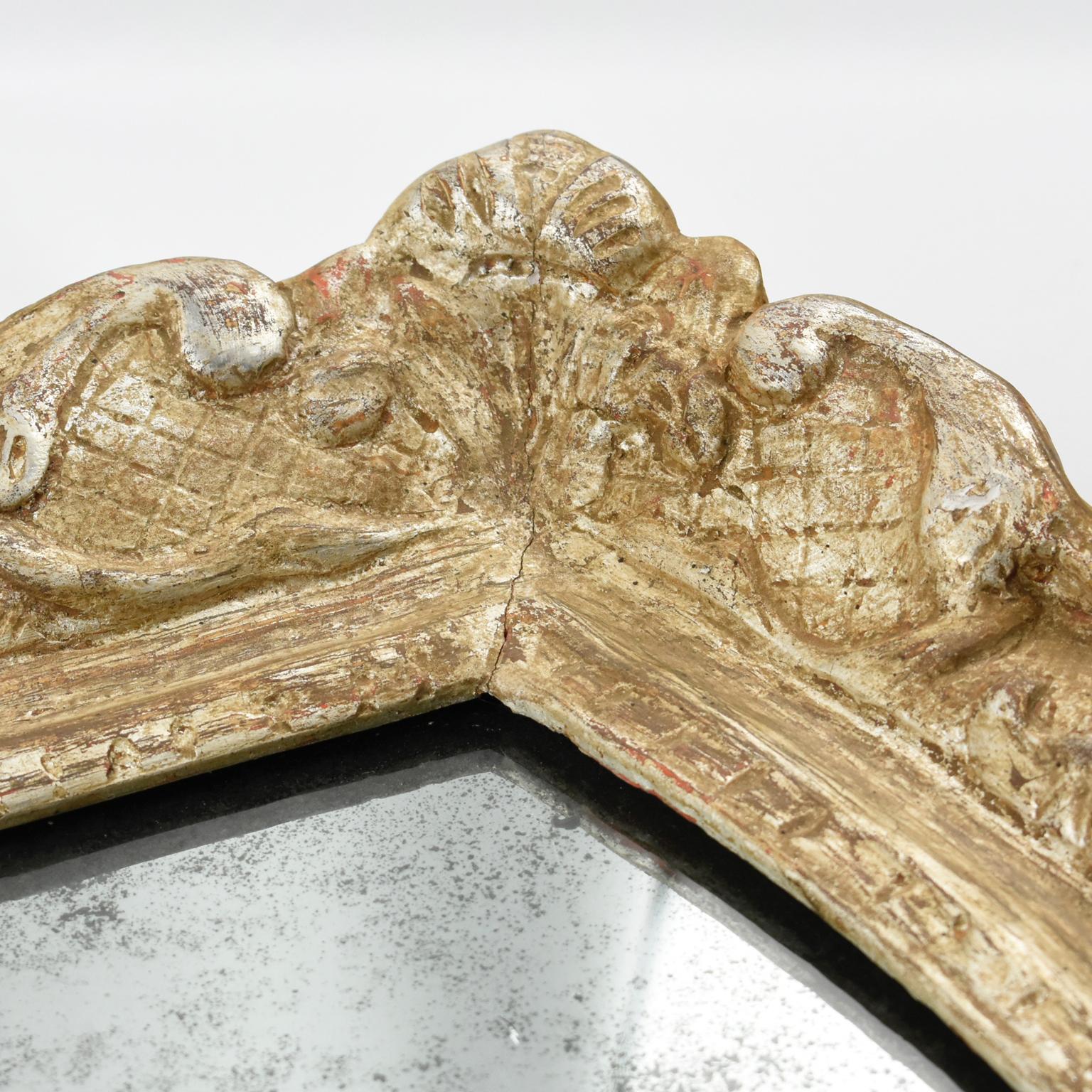 Raro espejo del siglo XVII de madera dorada y mercurio, hacia 1600 en venta 12