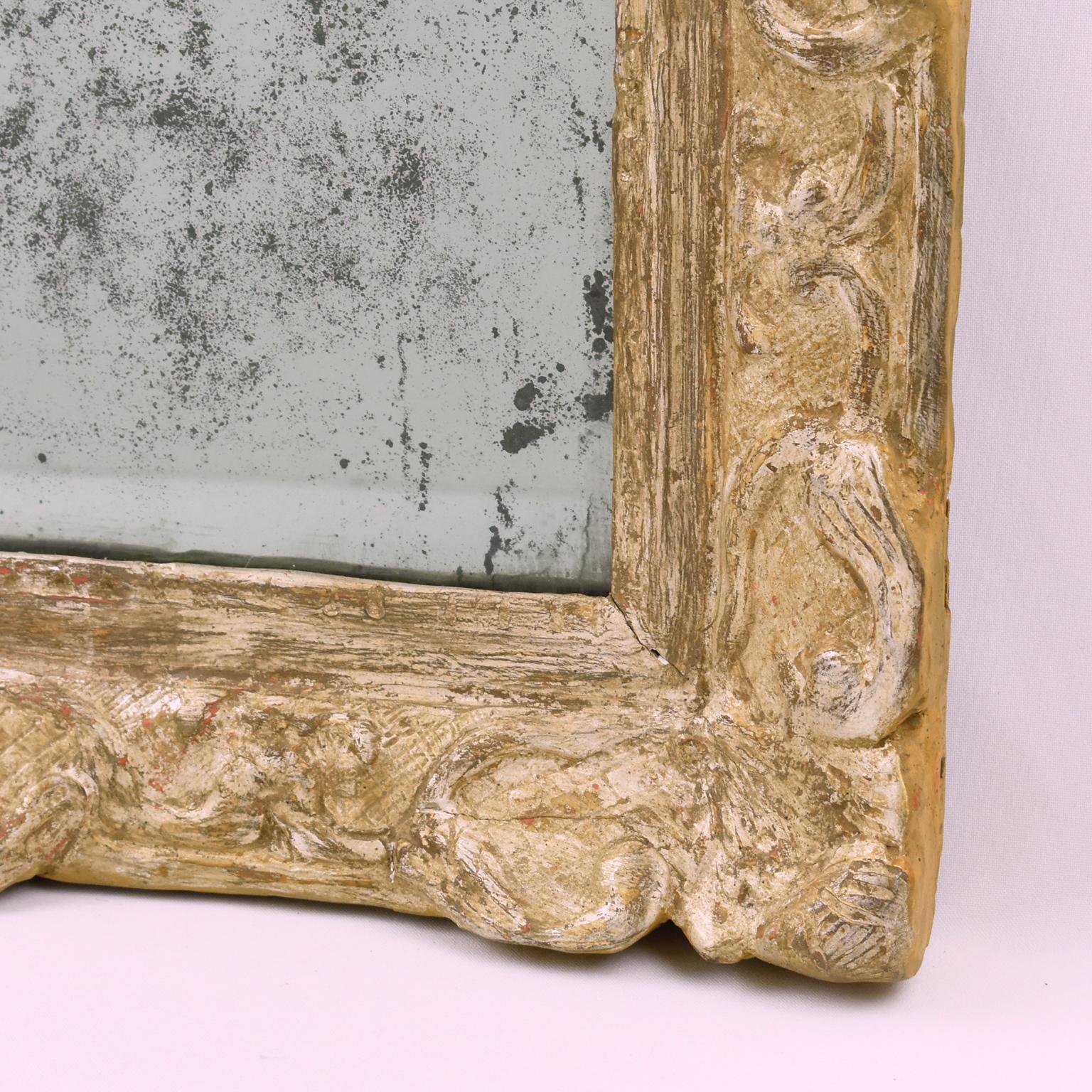 Raro espejo del siglo XVII de madera dorada y mercurio, hacia 1600 Gesso en venta