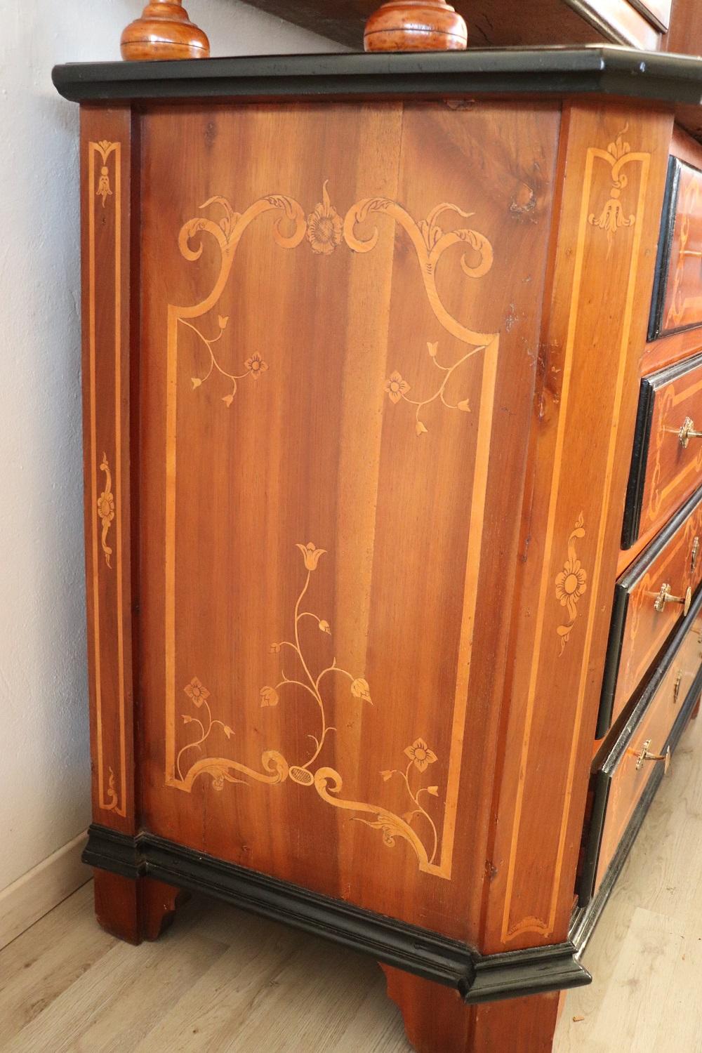 Rare cabinet ancien en noyer marqueté Louis XIV italien du 17e siècle en vente 9