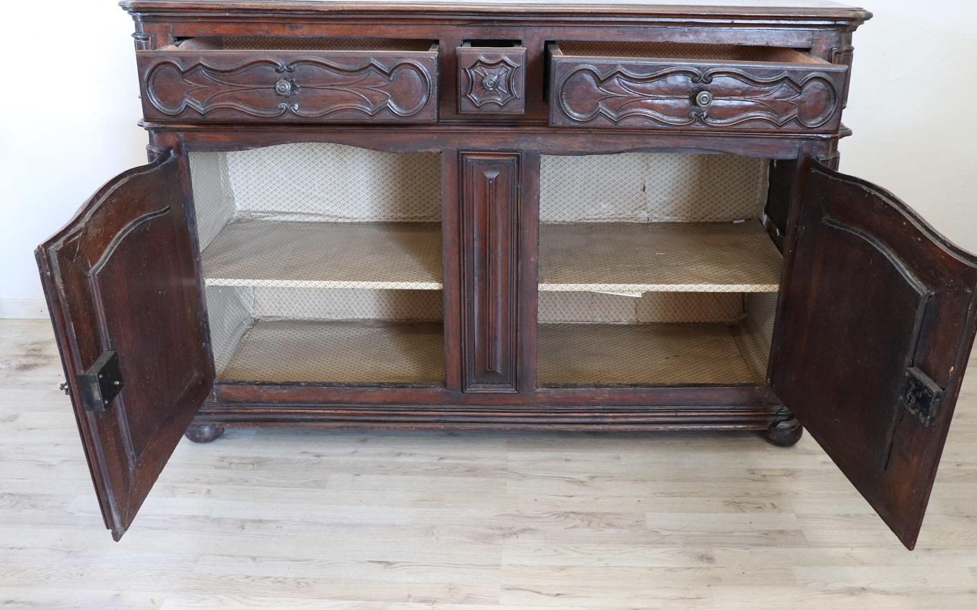 Rare 17th Century Italian Walnut Louis XIV Sideboard with Plate Rack For Sale 3