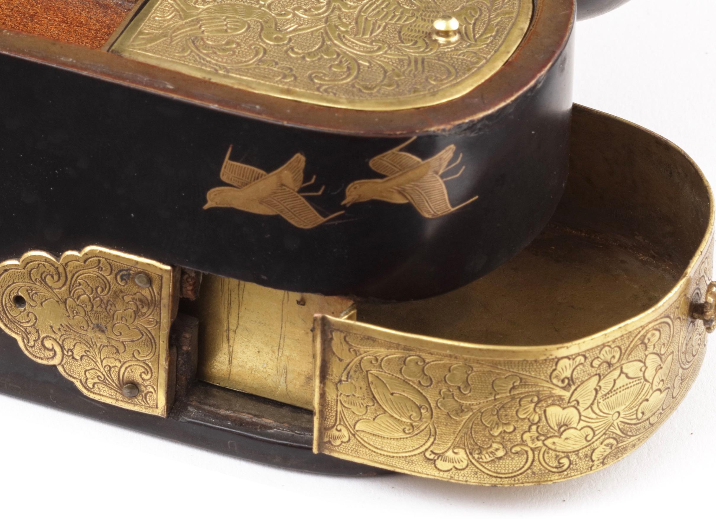 Edo Rare 17th Century Japanese Export Lacquer Medical Instrument Box For Sale