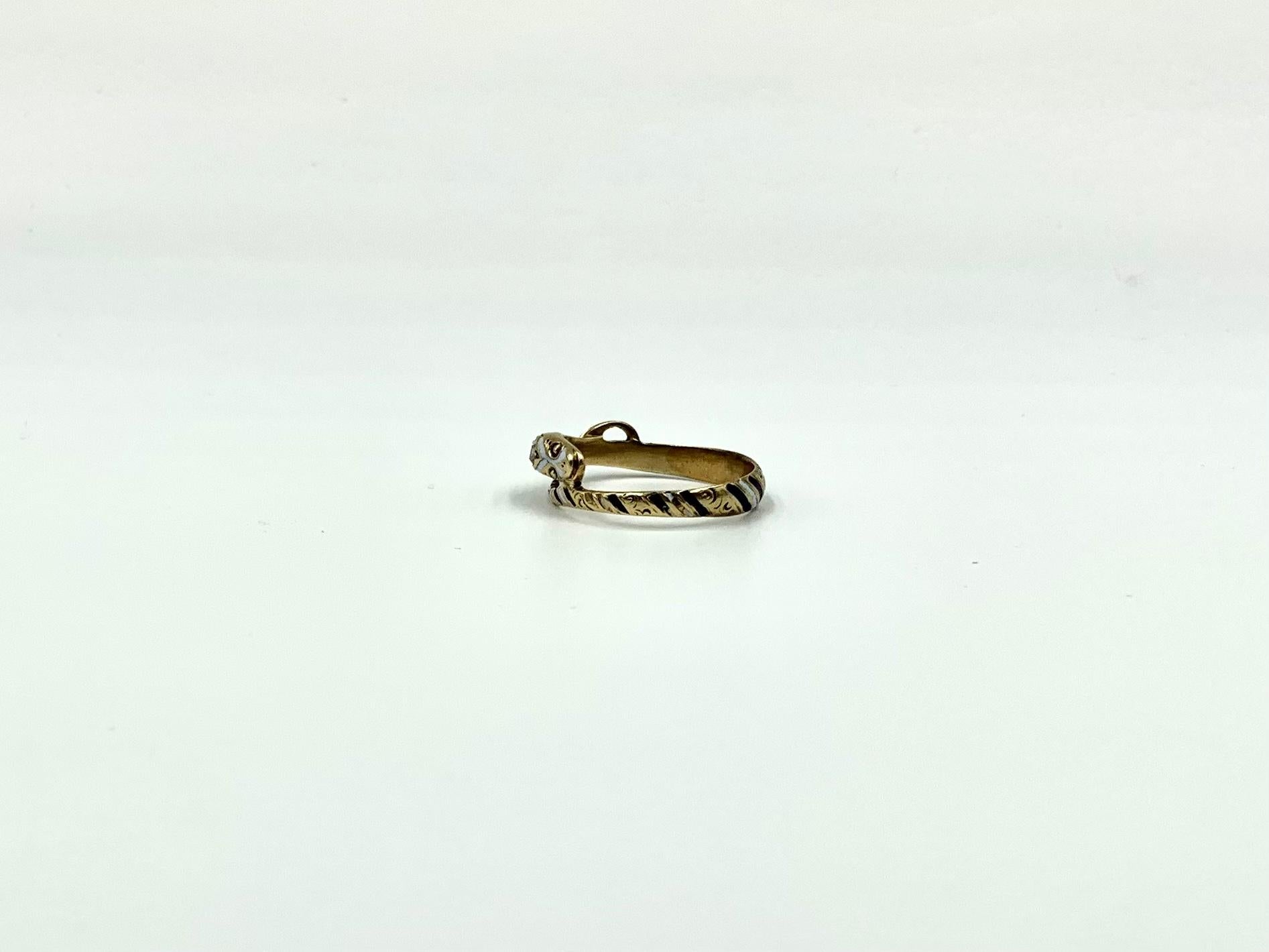 Rare 17th Century Late Renaissance Period Diamond Enamel Gold Snake Ring In Good Condition For Sale In New York, NY