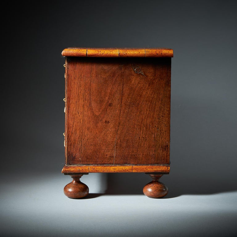 Rare 17th Century Miniature William and Mary Walnut Table Top Chest, circa 1690 In Good Condition For Sale In Oxfordshire, United Kingdom