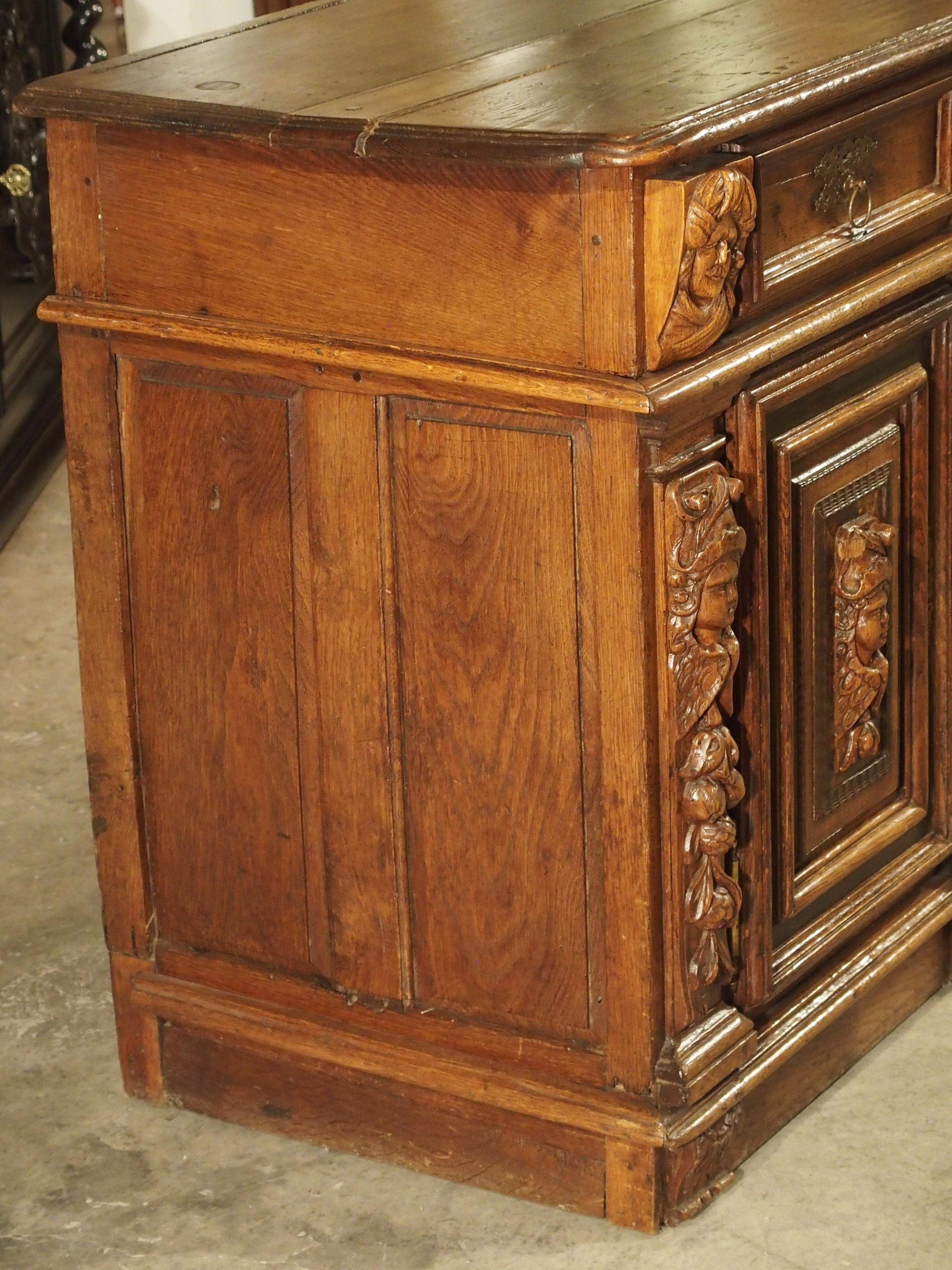Rara Enfilade in Oak del XVII secolo con intarsi in tartaruga ed ebano in vendita 9