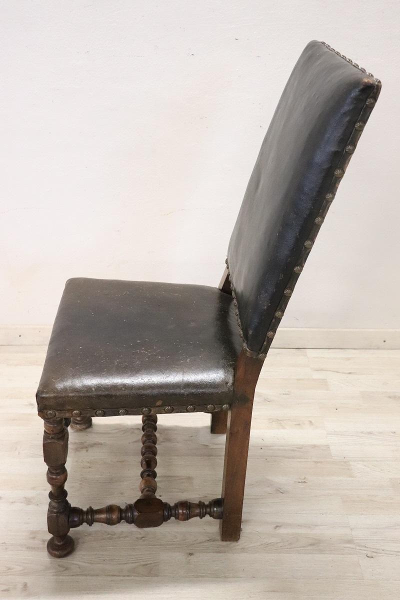 Noyer Rare chaise en noyer massif du 17e siècle en vente