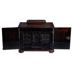 Rare  Armoire de table de la Renaissance sud-allemande du 17e siècle, Augsbourg