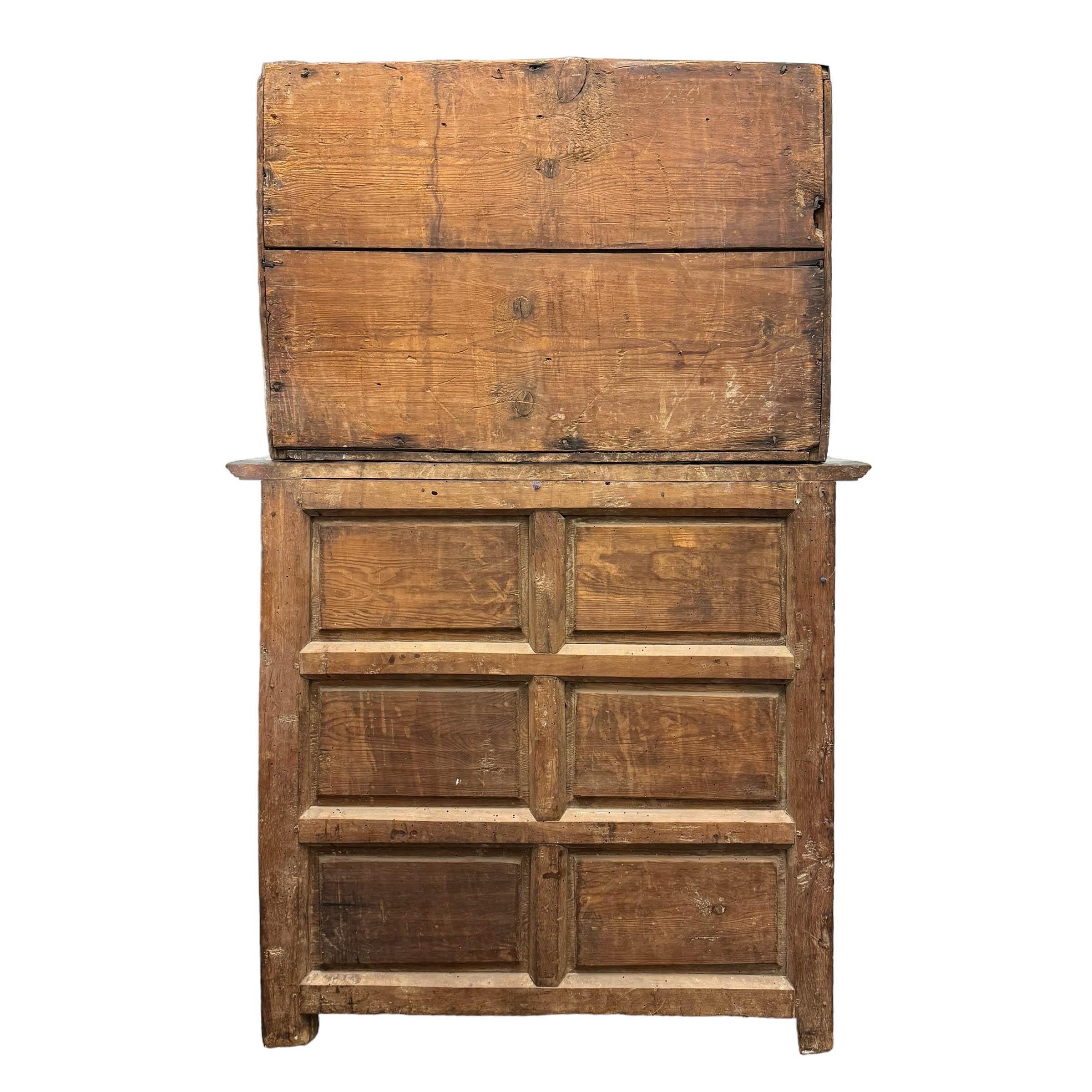 Rare 17th Century Spanish Vargueño For Sale 9