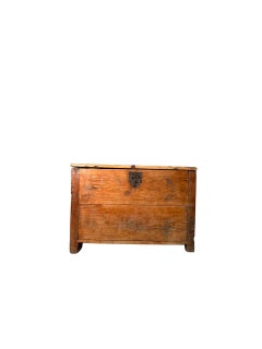 Rare 17th-Century Swiss Pine Chest with Larch Supports from Antagnod, Val d’Ayas