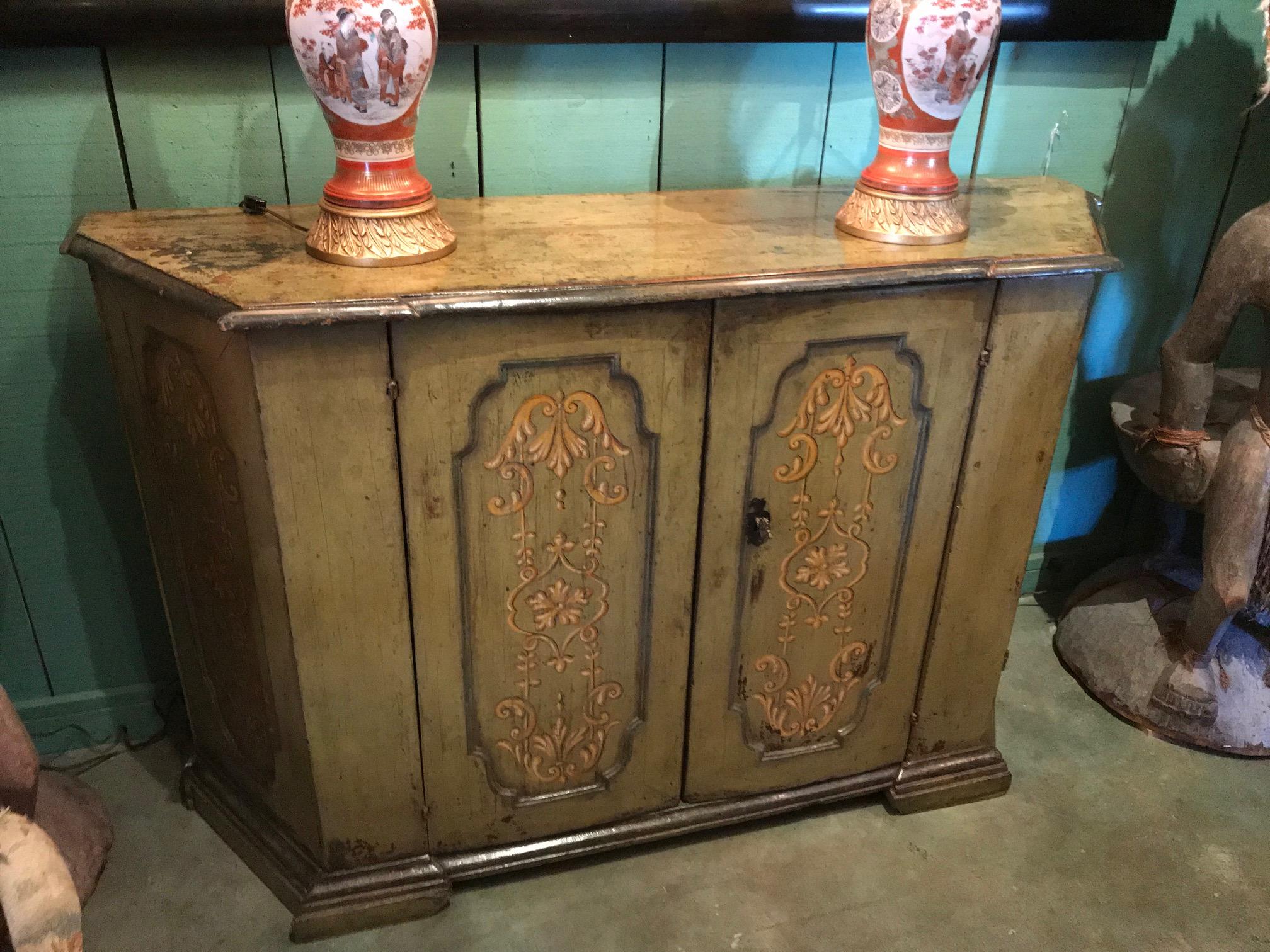 A good late 17th century-early 18th century Tuscan baroque polychrome decorated credenza cabinet 2 doors. 17.5