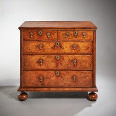 Rare 17th Century William and Mary Bur Elm Chest of drawers, circa 1685