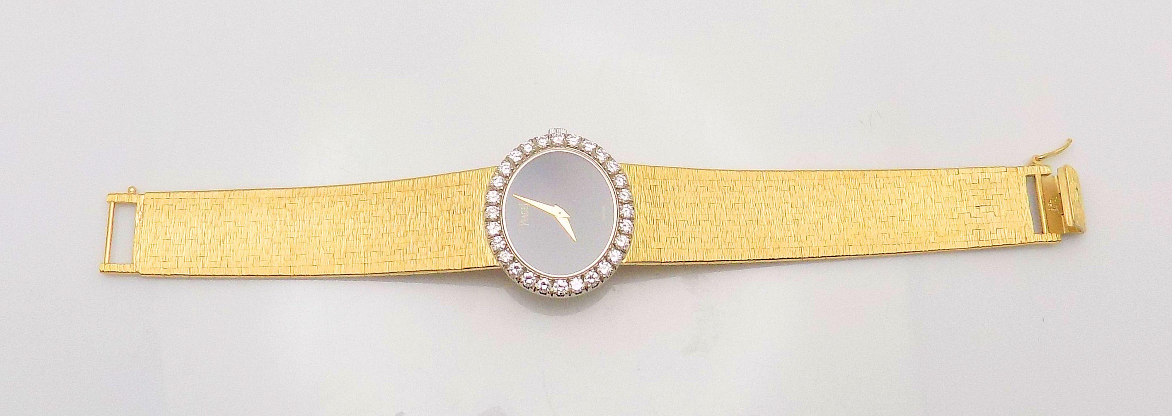Rare 18 Karat Yellow Gold Lady's Stone Dial and Diamond Bezel Piaget Wrist Watch (Rundschliff) im Angebot