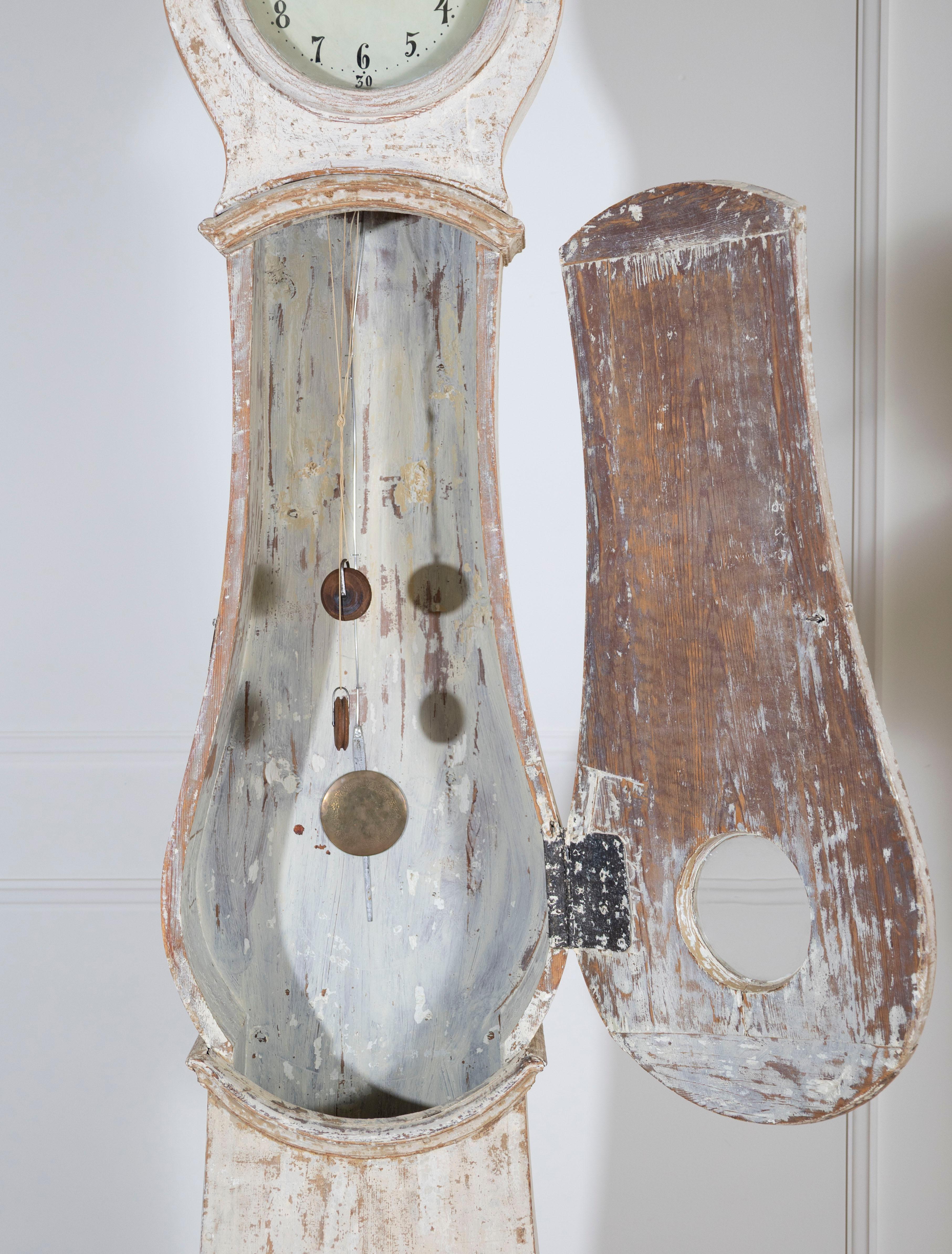 Raro reloj mora sueco de la década de 1820 con pintura y mecanismo originales Madera en venta