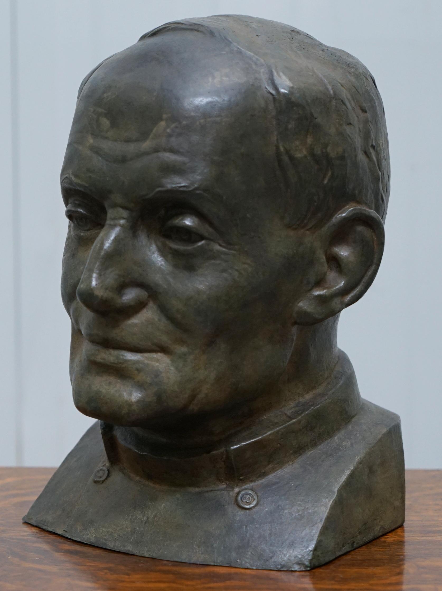 Vittoriano Rara testa di sacerdote russo del 1840 con etichetta James Bourlet & Sons Ltd. in vendita