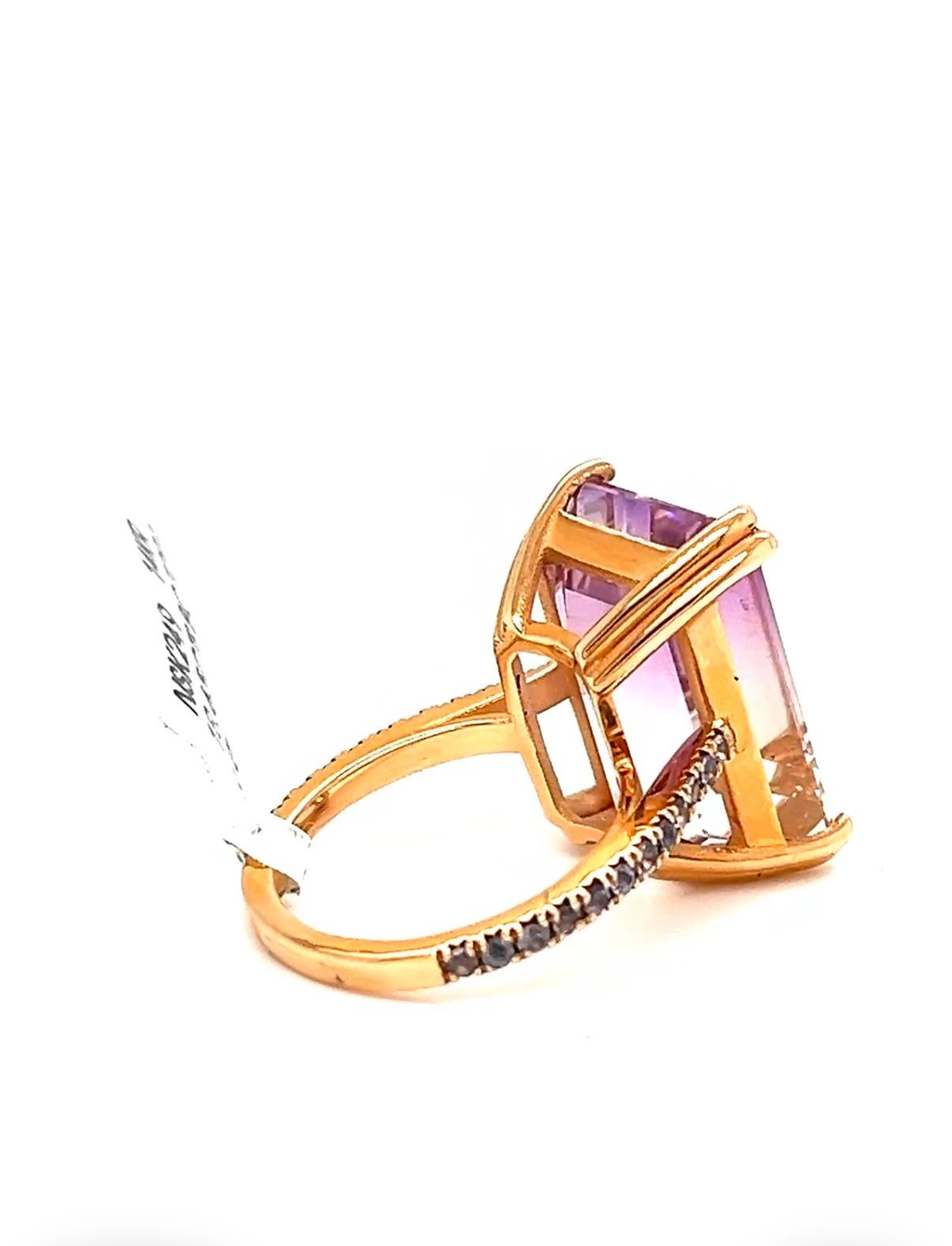 Art Deco Rare 18.65 Carat Emerald Bi color Amethyst set on 14k solid rose gold For Sale