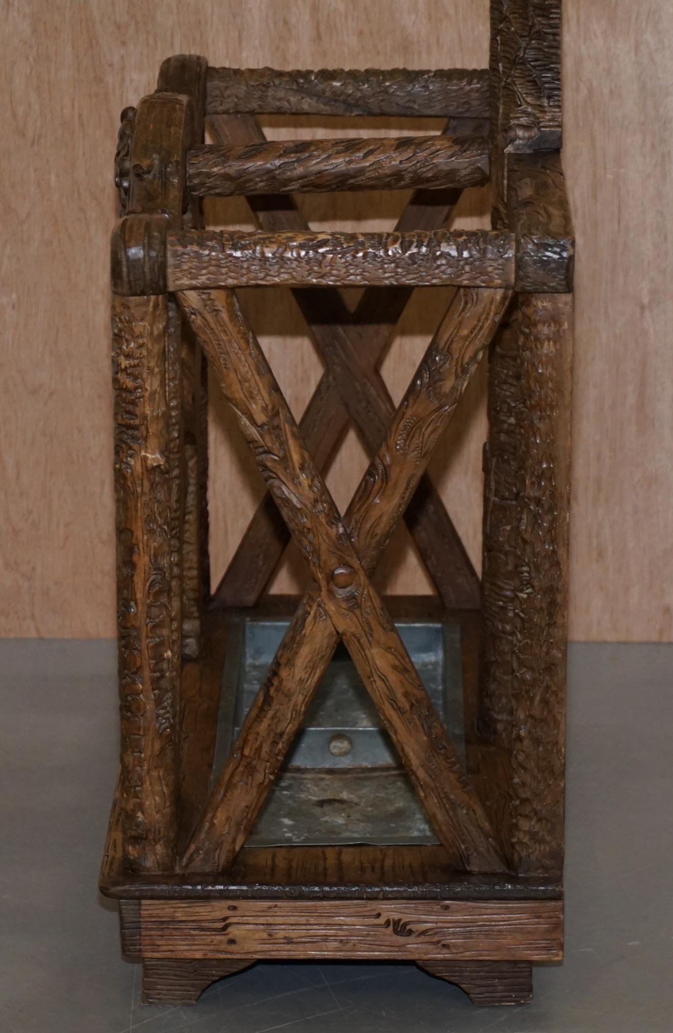 Seltene 1880 American Eagle Black Forest Holz geschnitzt Mantel Hut & Regenschirm Rack Stand im Angebot 14