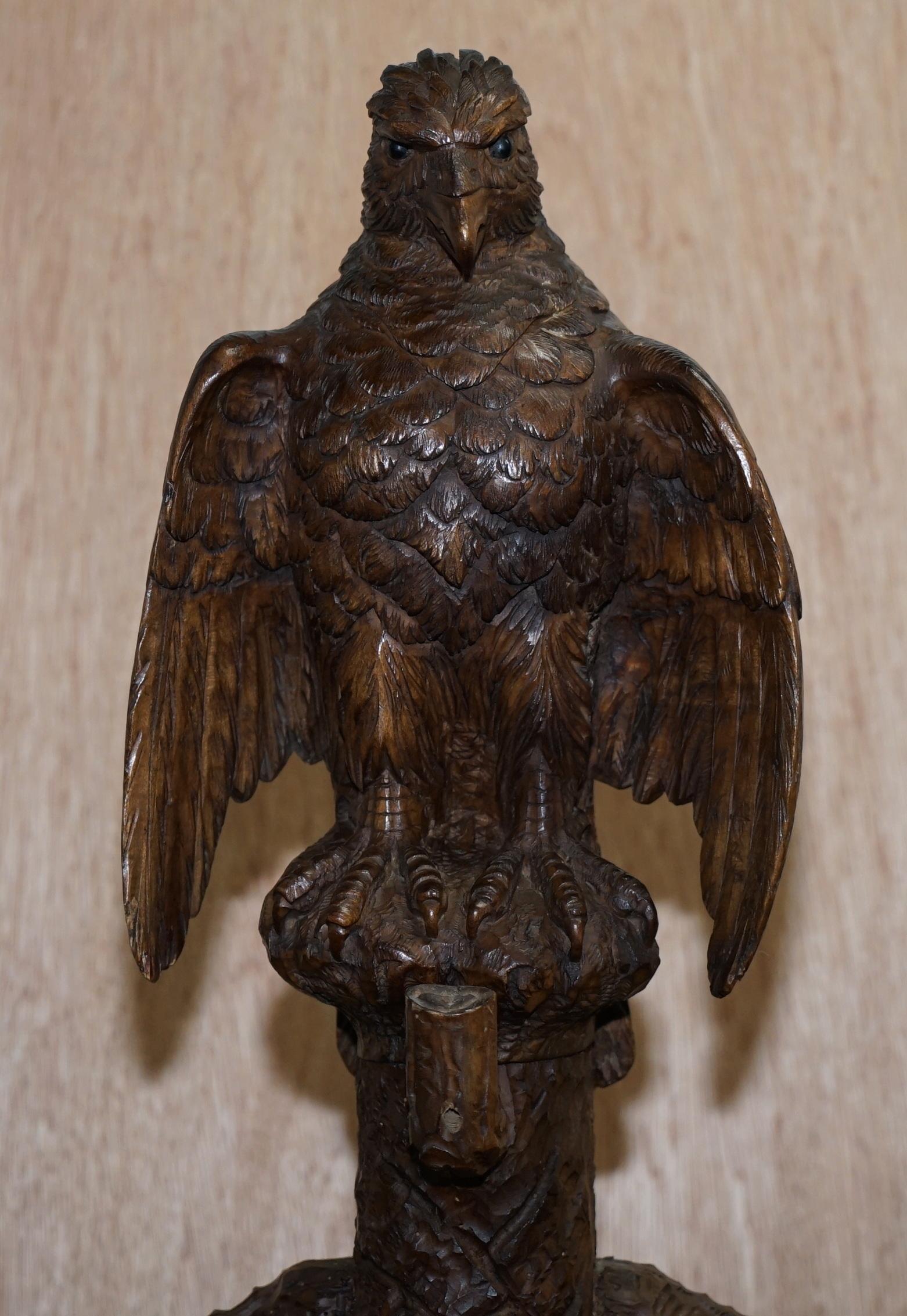 Seltene 1880 American Eagle Black Forest Holz geschnitzt Mantel Hut & Regenschirm Rack Stand (Deutsch) im Angebot