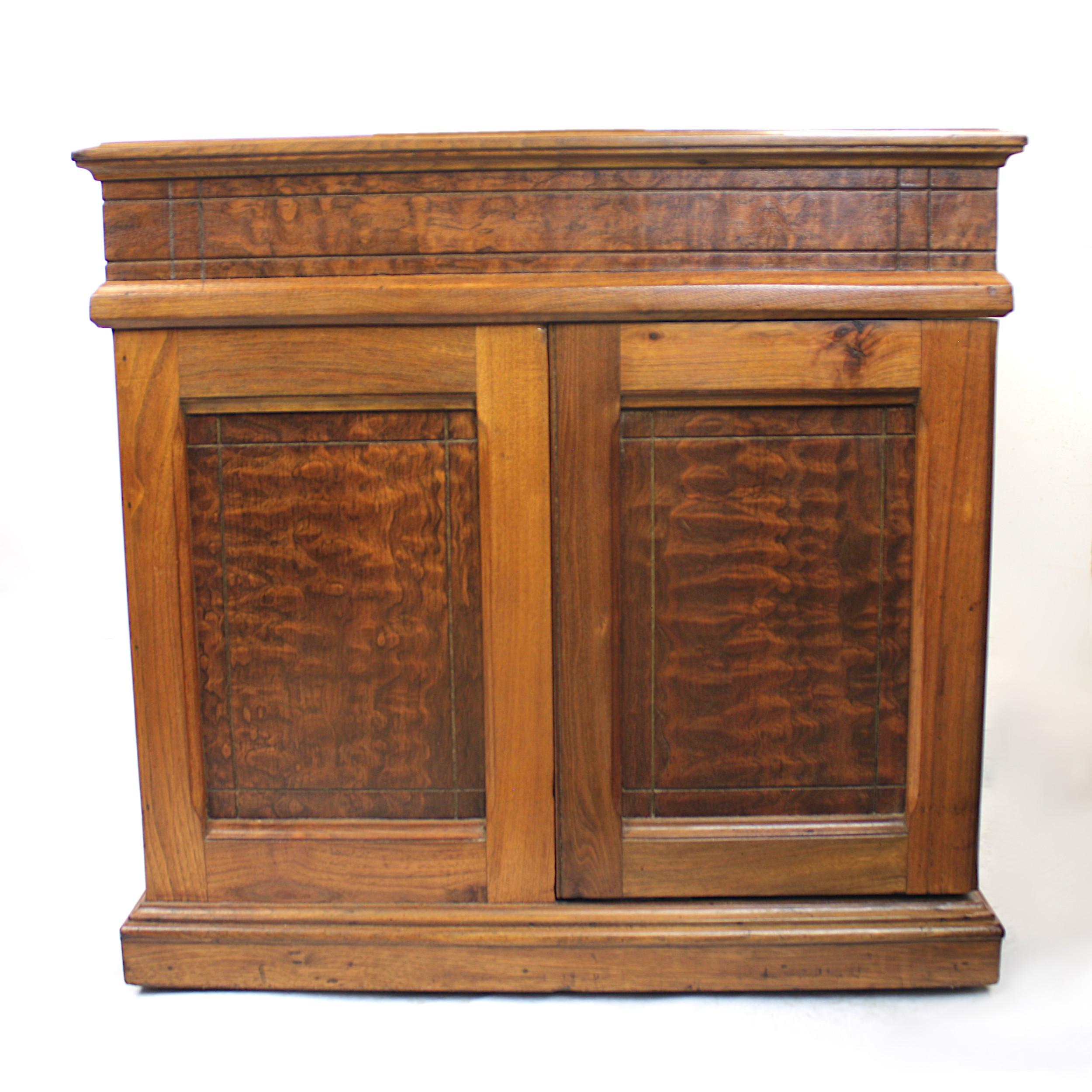 Rare 1888 Queen Anne No. 8 Walnut Rotary Desk by the Wooton Desk Mfg. Co. In Excellent Condition In Lafayette, IN