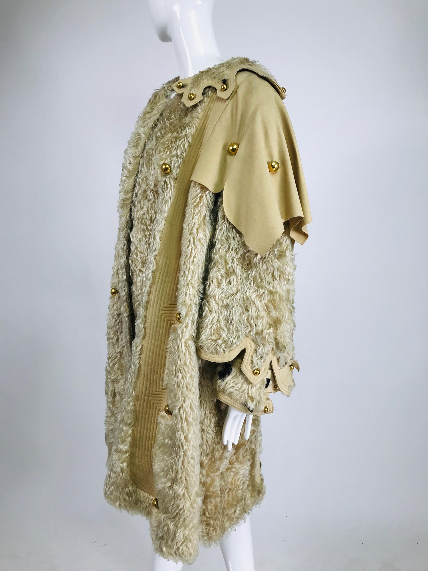 Seltener 1890er Damenwintermantel in Creme aus zotteligen Mohair und Wolle  (Braun) im Angebot