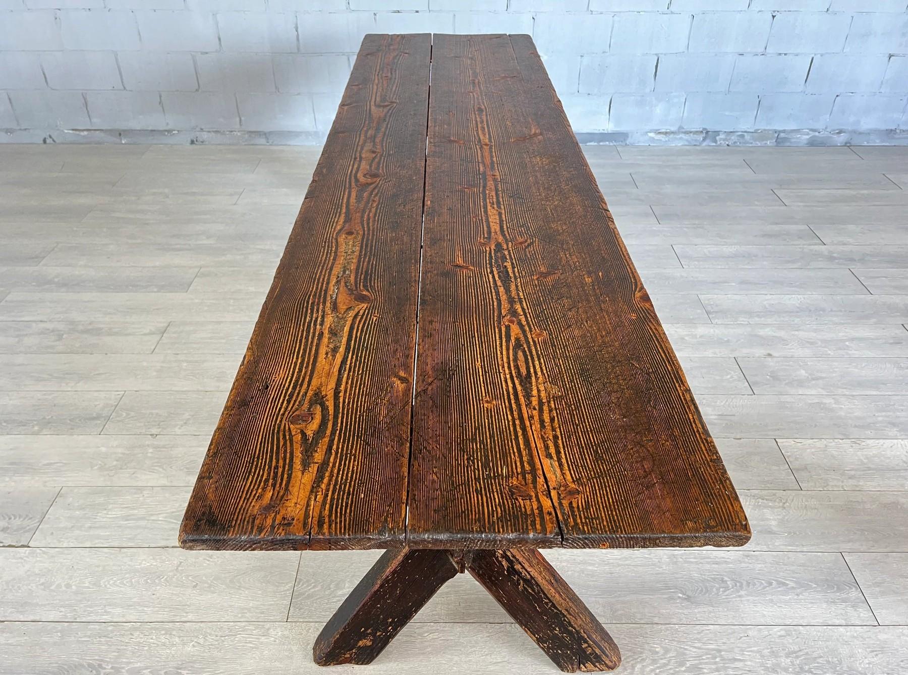 Rare 18c Scandinavian Pine Trestle Dining Table With X-Legs Base Brutalista en venta