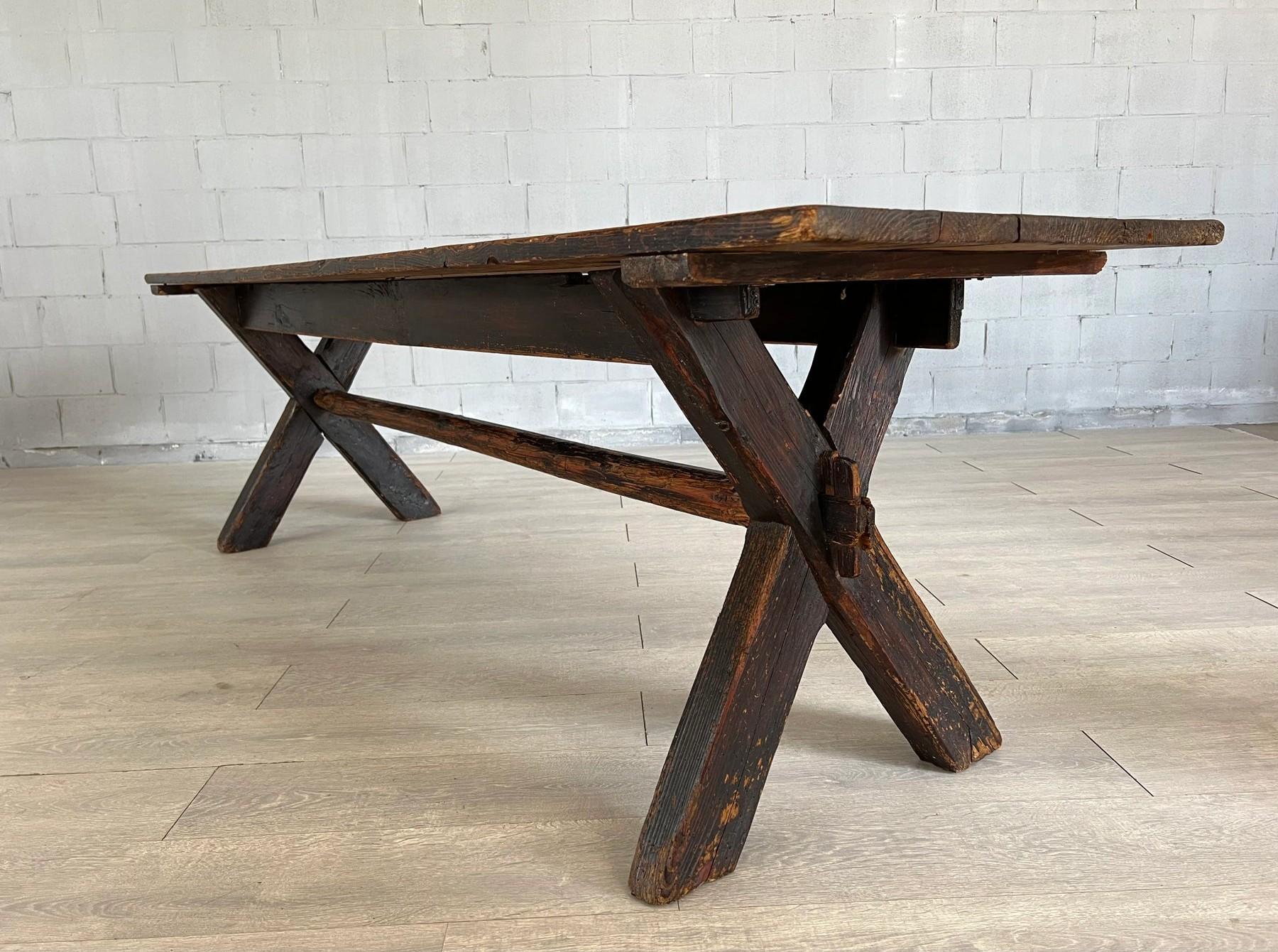 Rare 18c Scandinavian Pine Trestle Dining Table With X-Legs Base en Bastante bueno estado para la venta en Bridgeport, CT