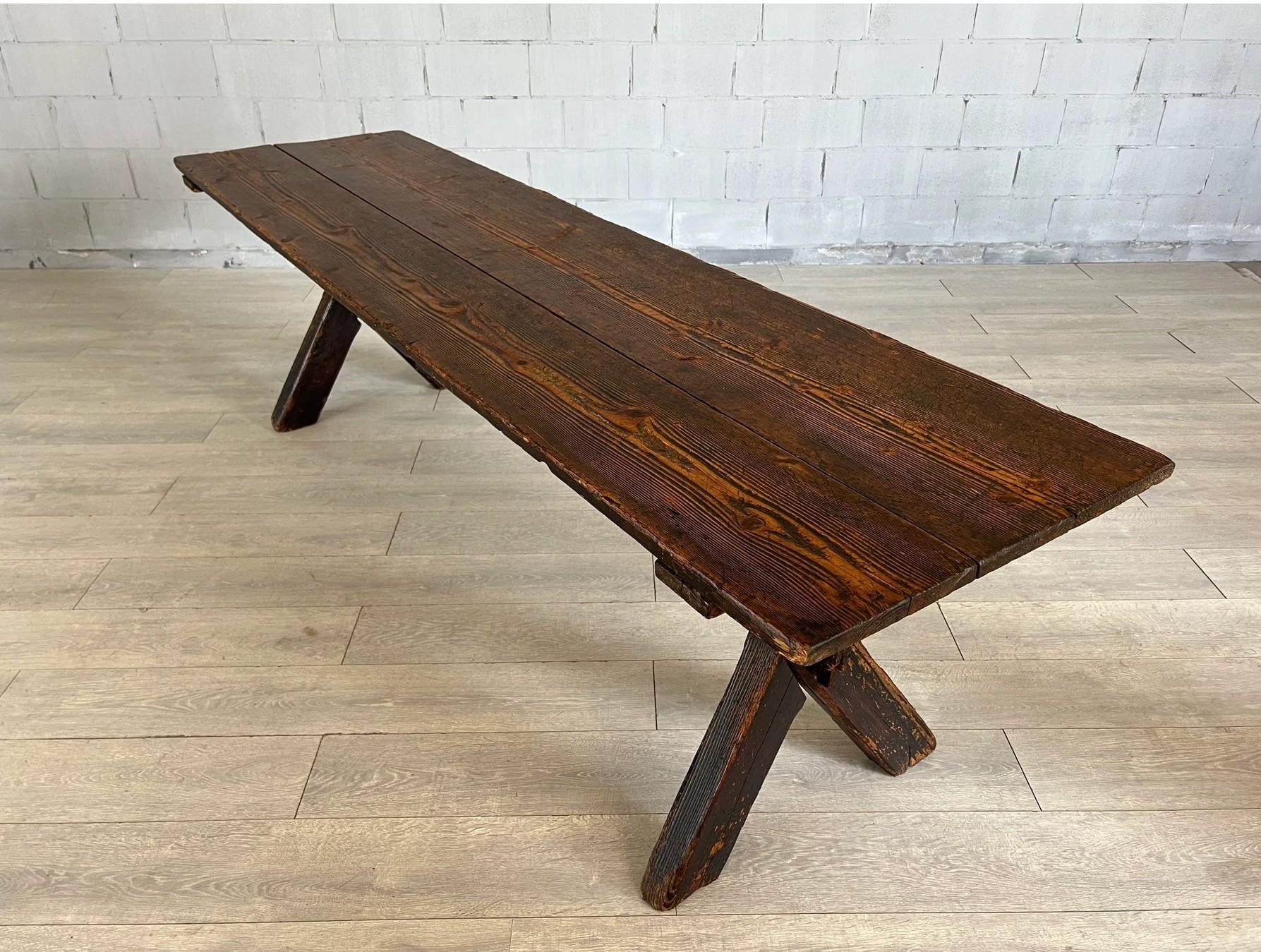 Rare 18c Scandinavian Pine Trestle Dining Table With X-Legs Base en venta 1