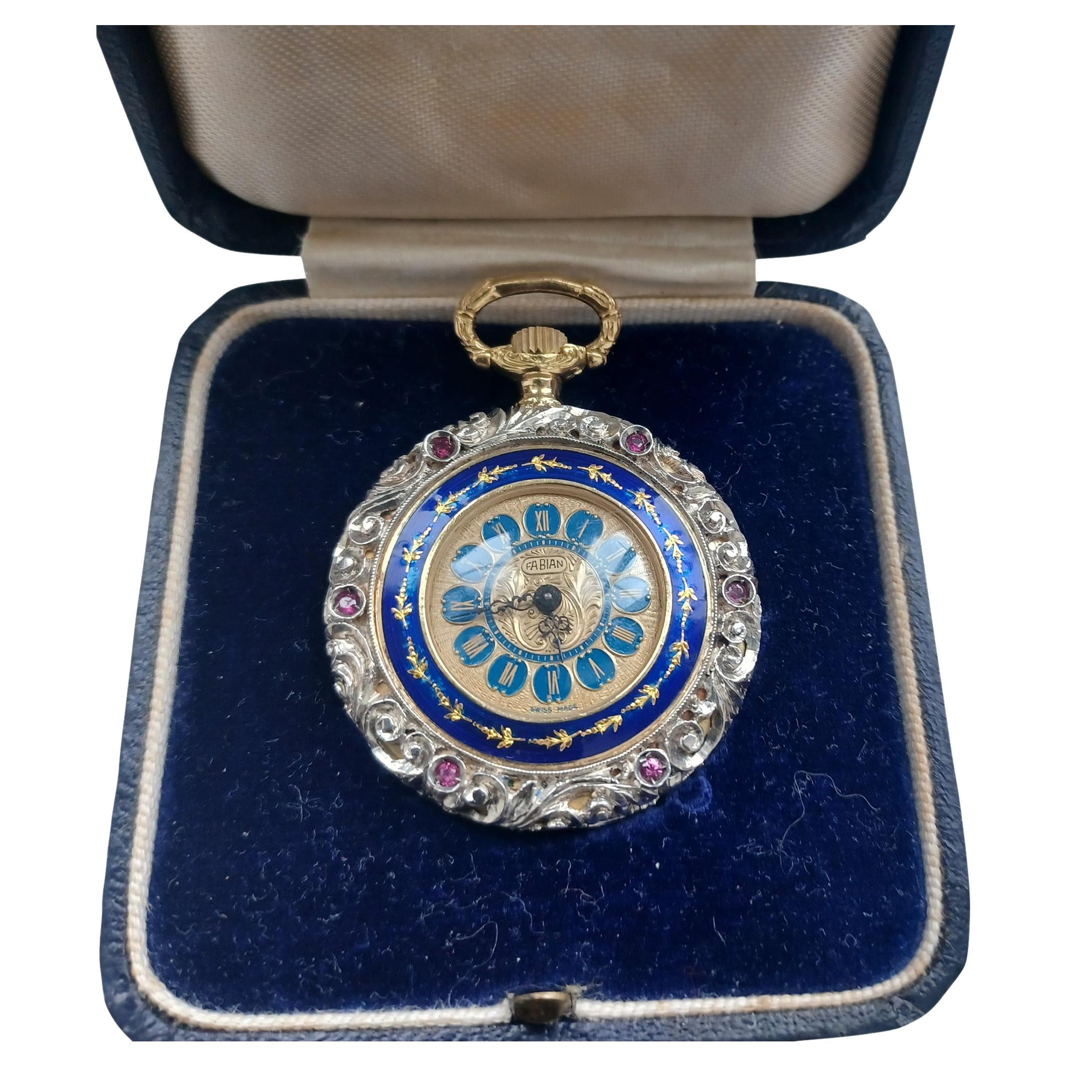 Rare montre à gousset en rubis et diamants de 18 carats avec montures et bijoux élaborés en vente 1
