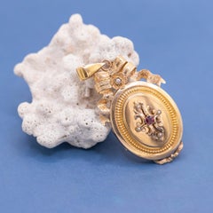 Rare 18k Antique photo locket : French Victorian 18 Karat solid gold pendant
