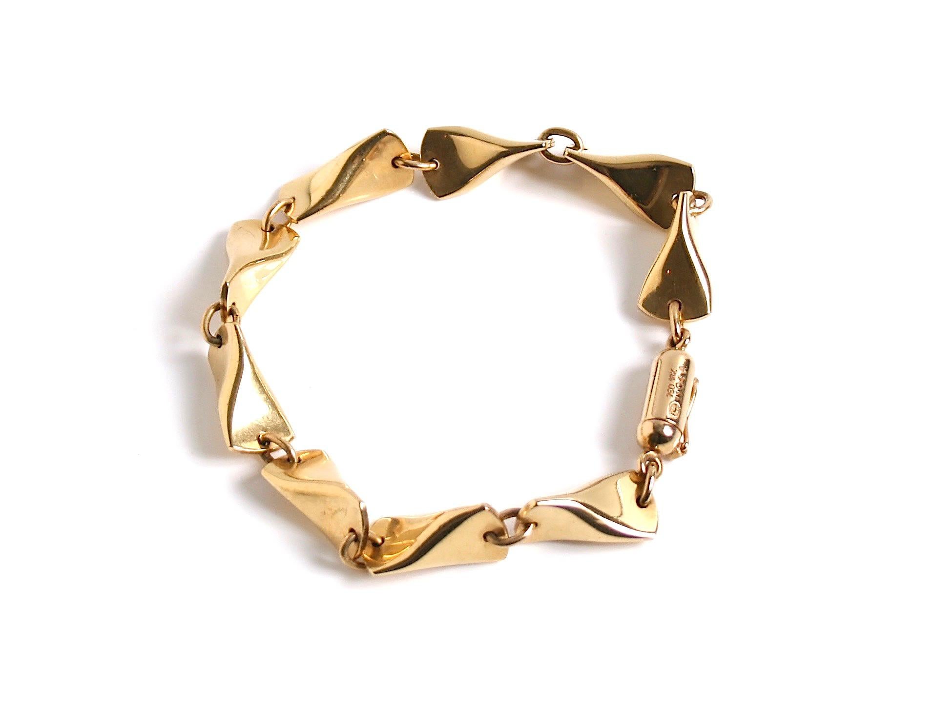  Georg Jensen 18 carat gold butterfly bracelet designed by Edvard Kindt Larsen  In Good Condition For Sale In London, GB