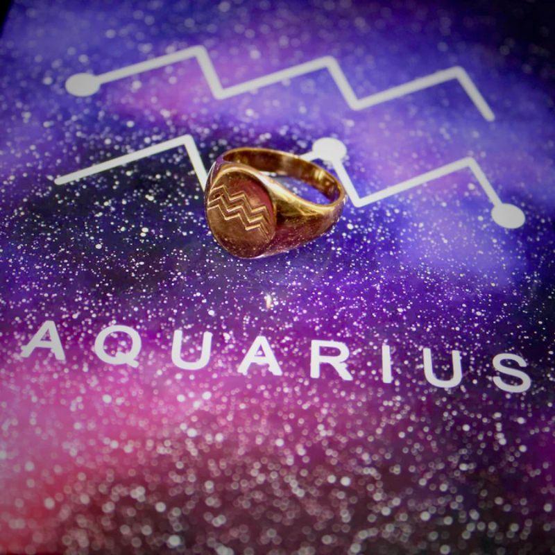 Rare 18K Gold Jean Després Aquarius Zodiac Signet Ring, circa 1950's For Sale 2
