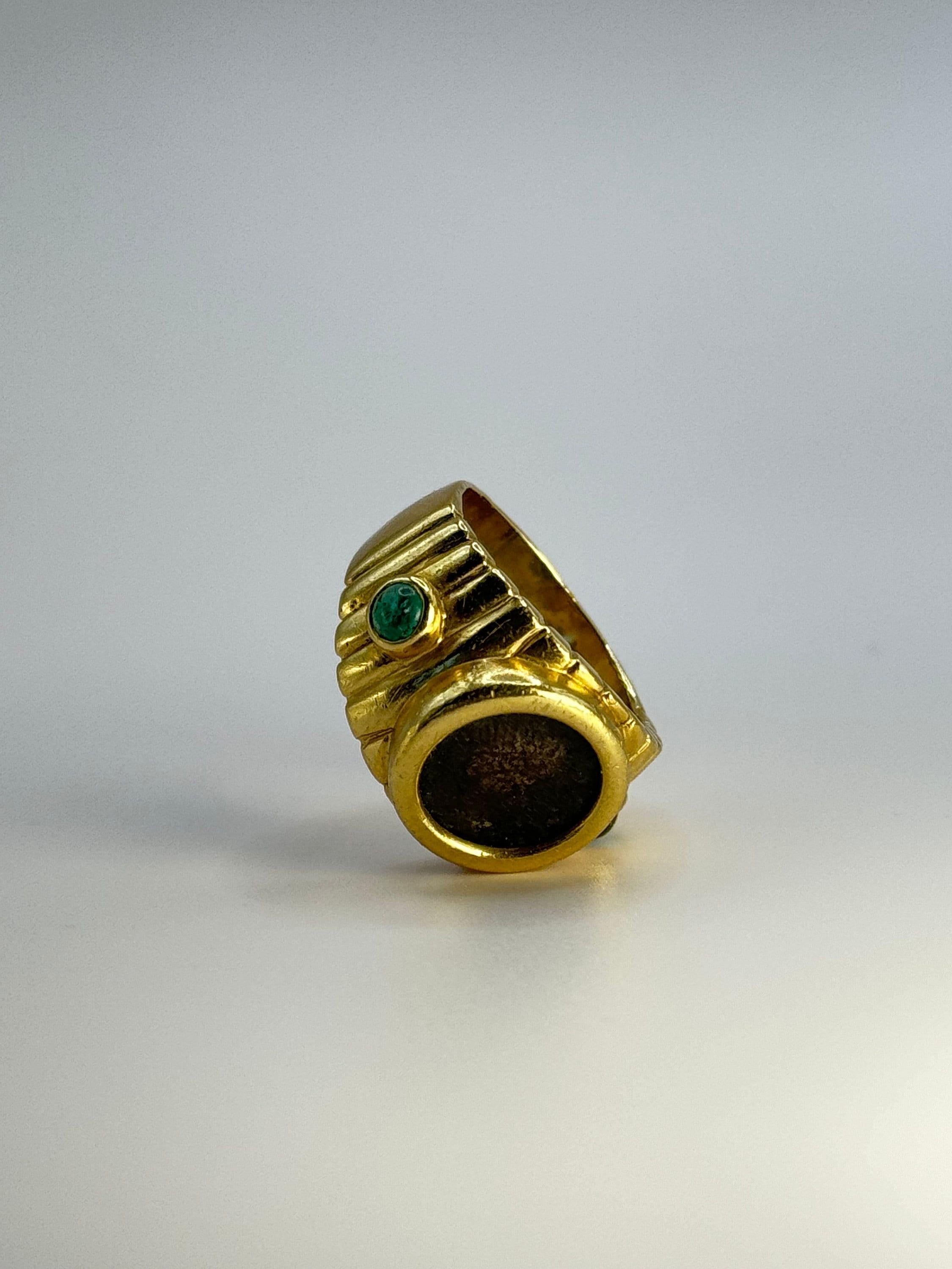 Rare 18K Gold Vintage Ring with Antique Roman Coin In Excellent Condition For Sale In Geneva, CH