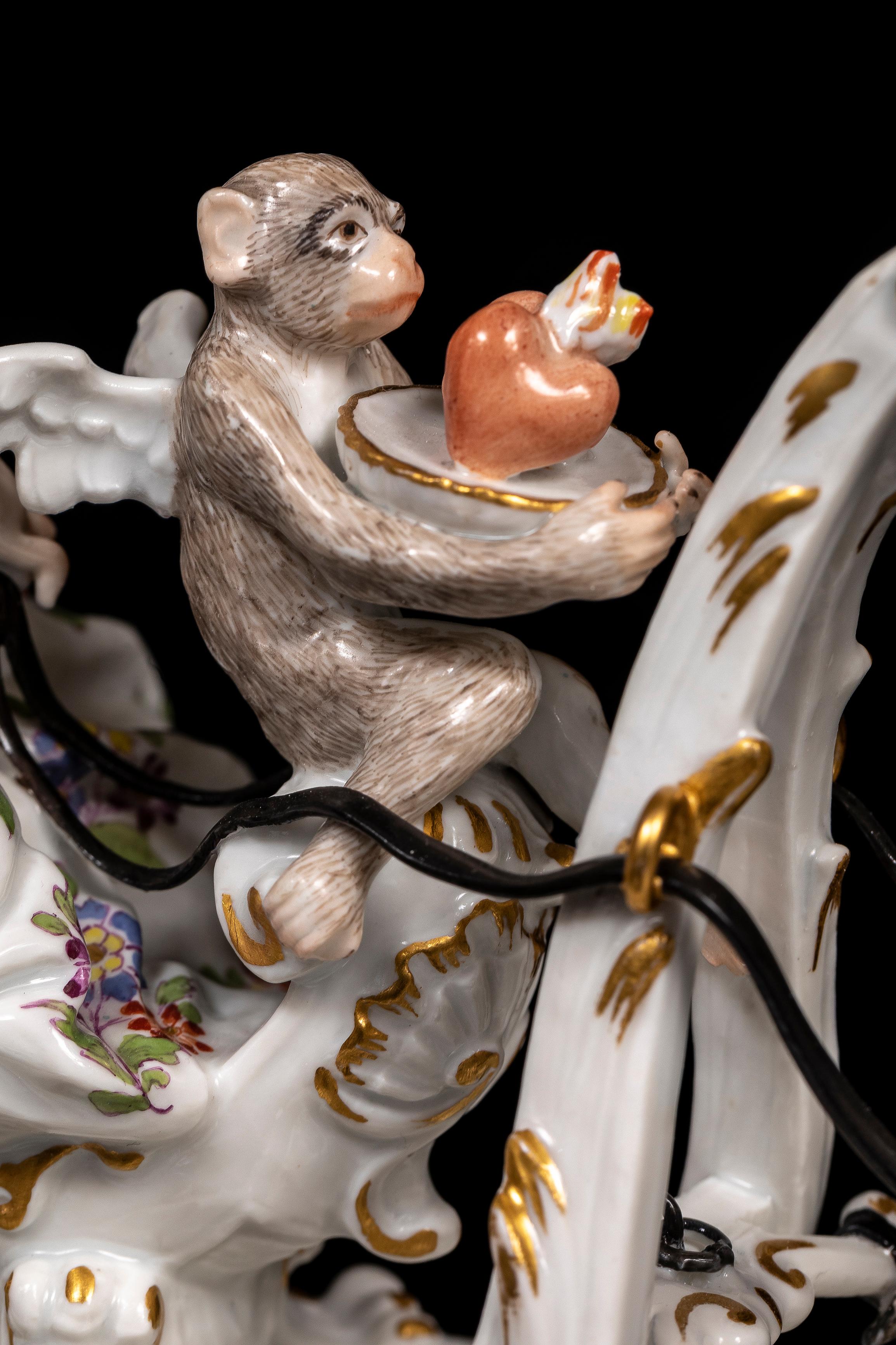 Sculpté à la main Rare traîneau Meissen du 18e C. avec les bouffons de la cour Fröhlich et Schmiedel, d'après Kändler en vente