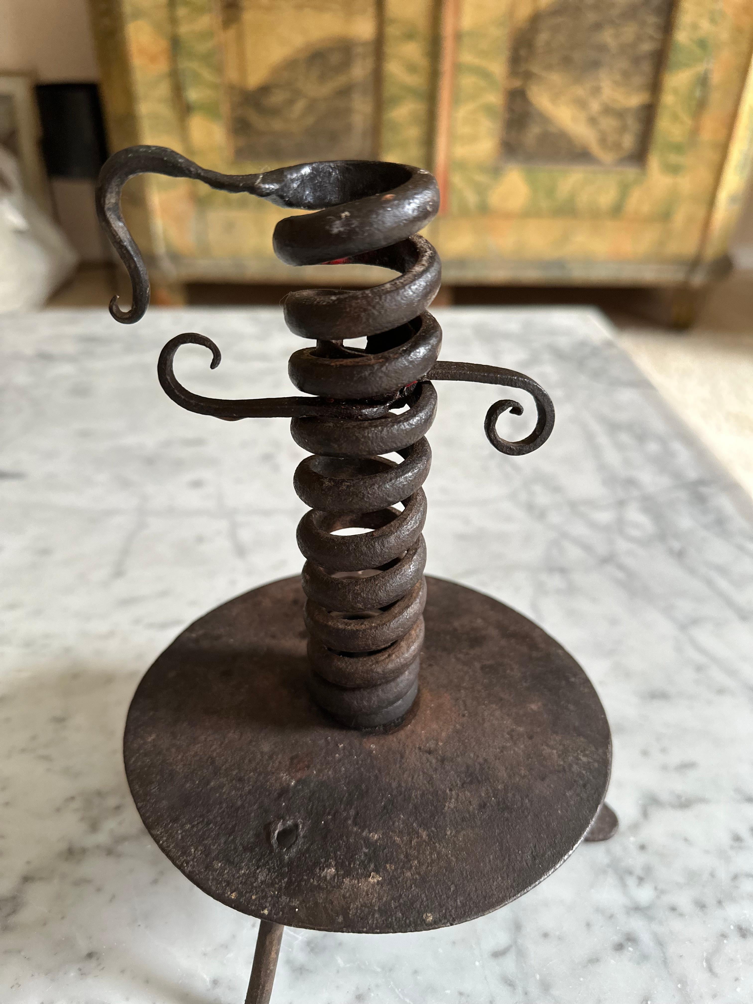 Rare bougeoir alpin en fer en forme de spirale du 18ème siècle en vente 6