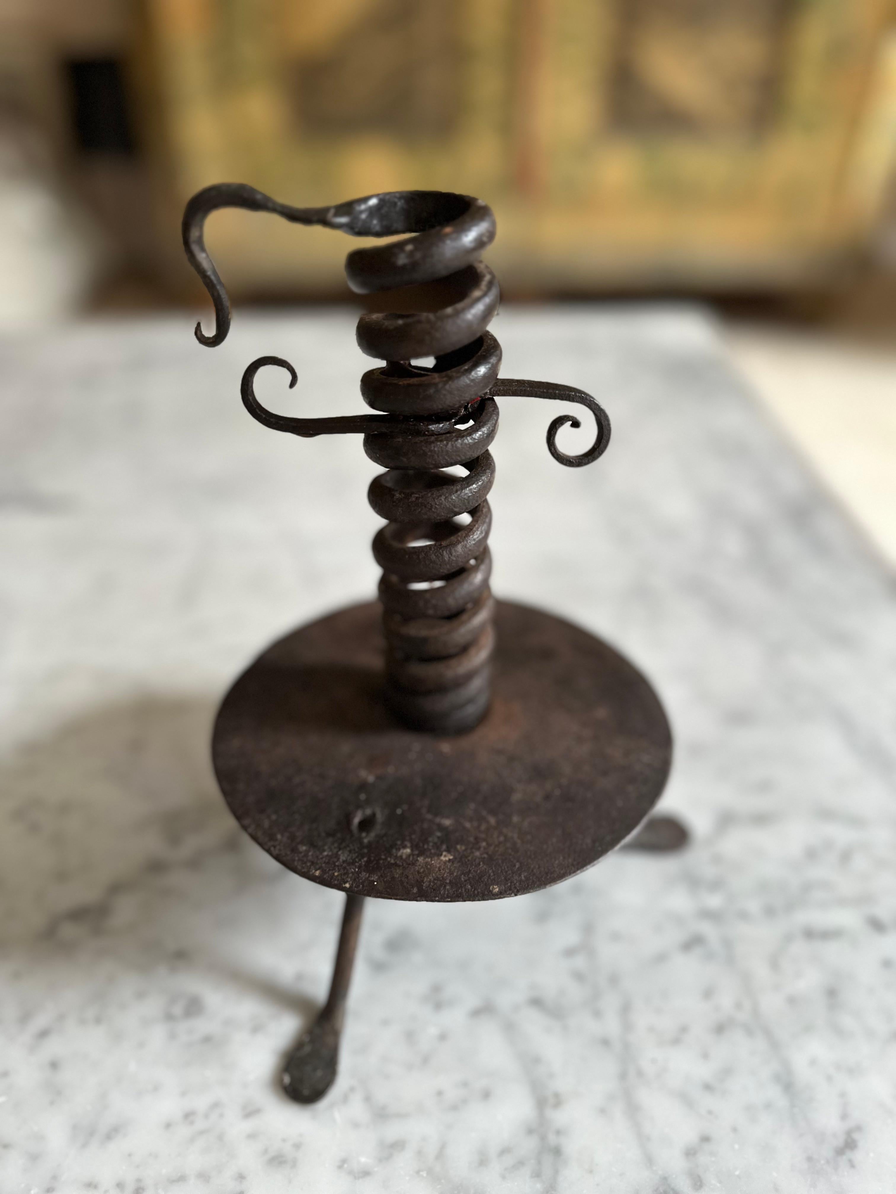 Rare bougeoir alpin en fer en forme de spirale du 18ème siècle en vente 7