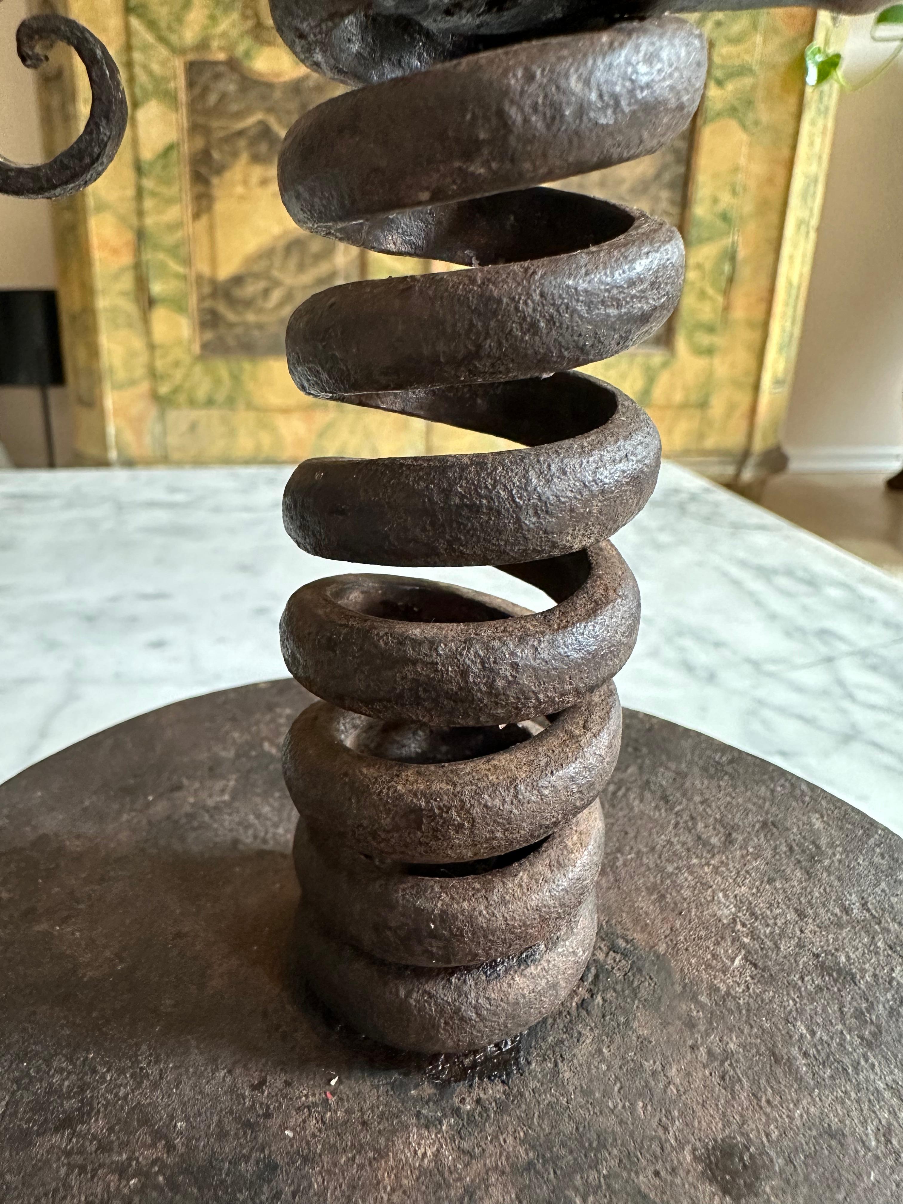 Rare bougeoir alpin en fer en forme de spirale du 18ème siècle en vente 8