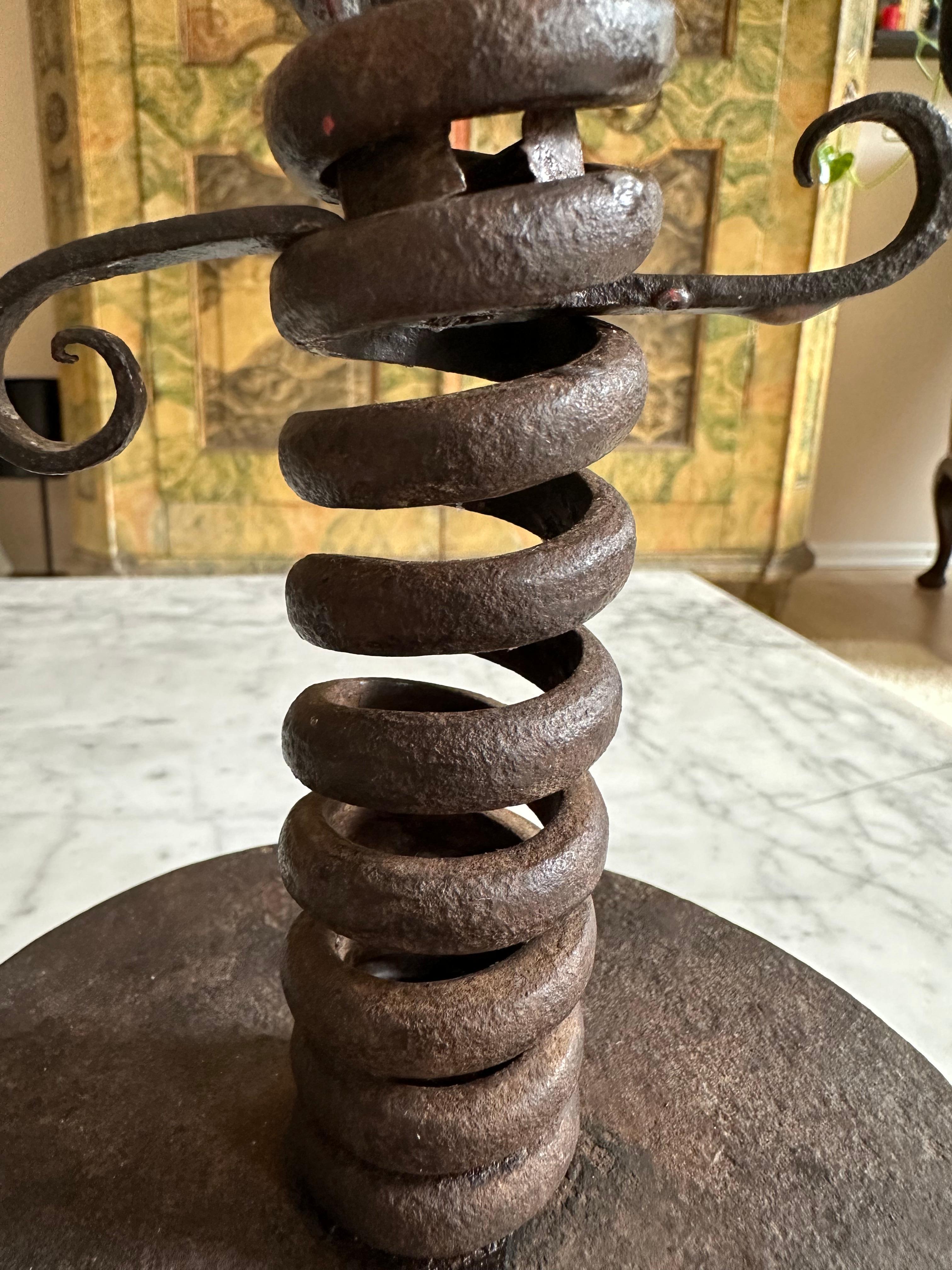Rare bougeoir alpin en fer en forme de spirale du 18ème siècle en vente 9