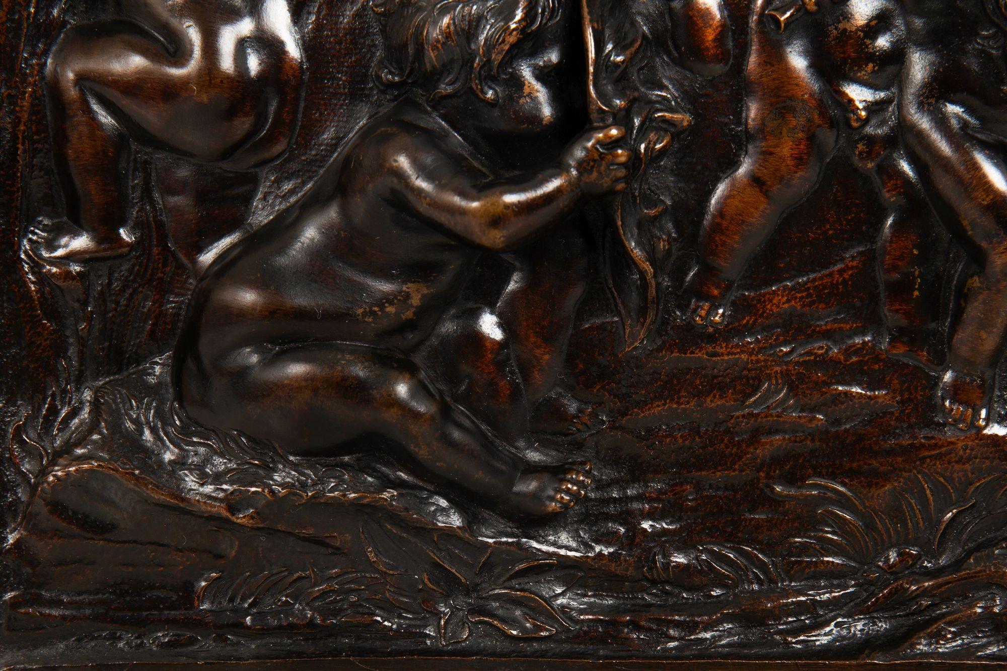 Bronzo Rara placca Bachanalia del XVIII secolo con Putti che tormentano la capra di Duquesnoy in vendita