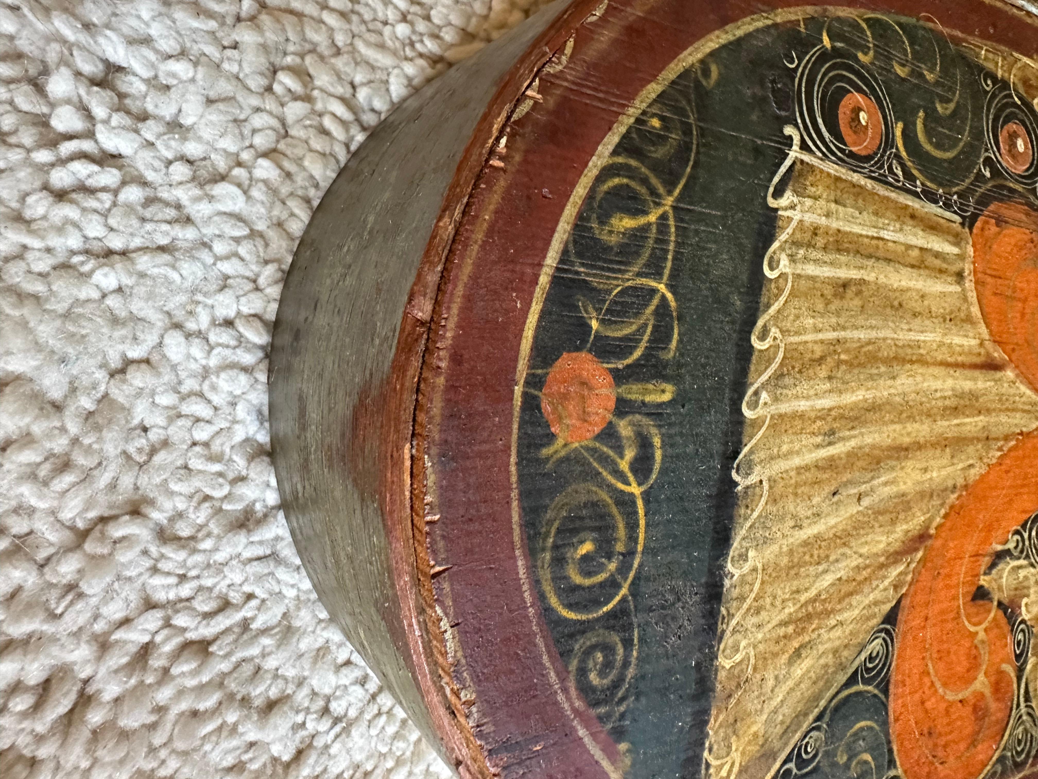 Raro coperchio di cappelliera barocco del XVIII secolo: Decoro autentico con charme angelico in vendita 4