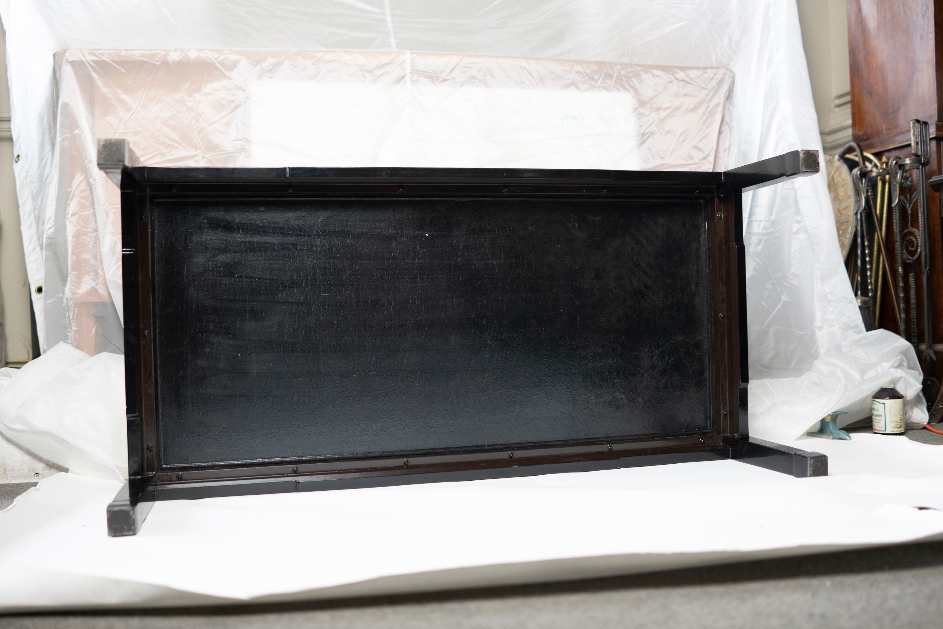 Rare table basse chinoise du 18ème siècle à panneau de coromandel noir en vente 7