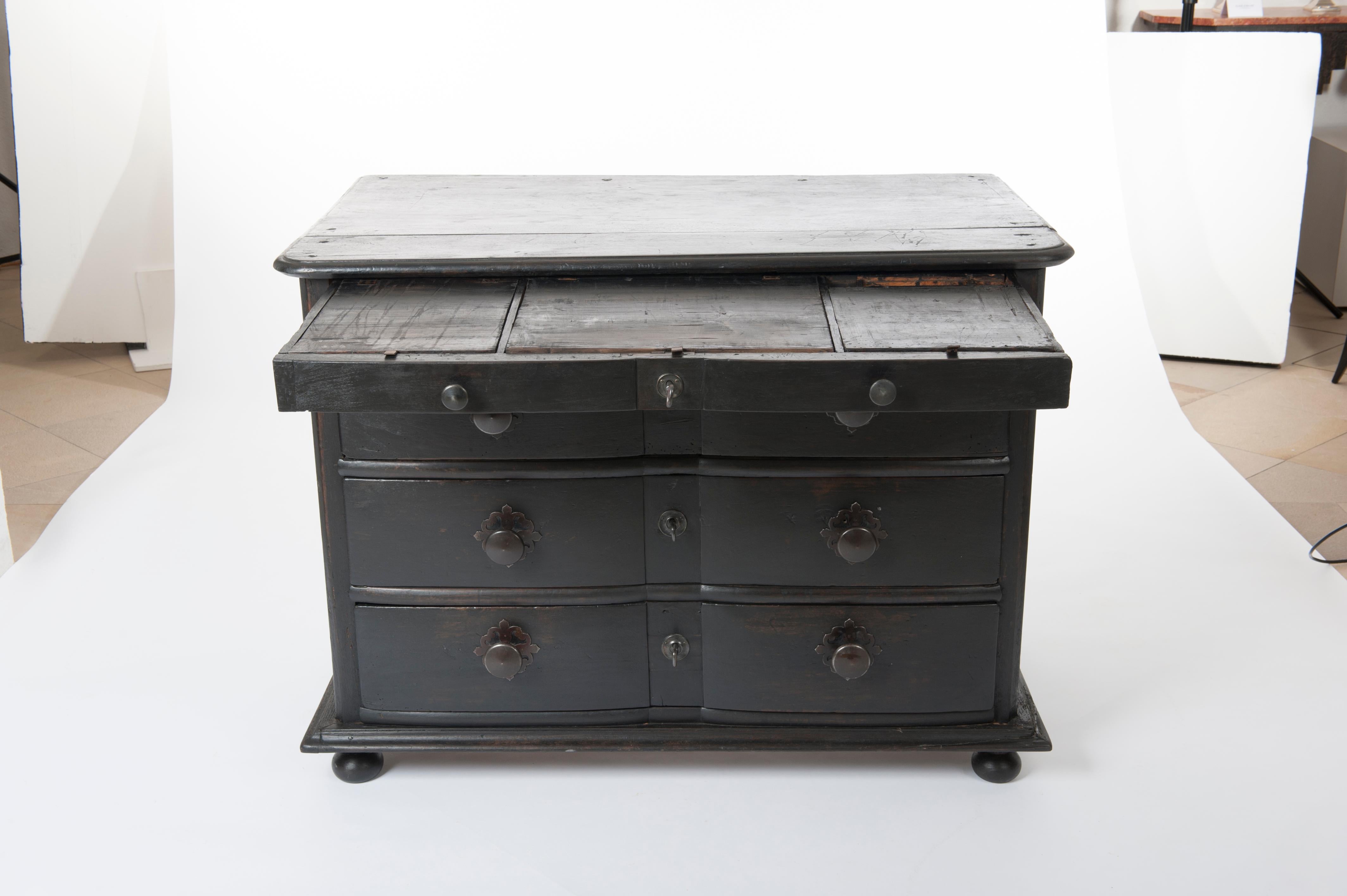 Rare 18th Century Black Ebonized Baroque Writing Chest of Drawer from Spain In Good Condition In Salzburg, AT