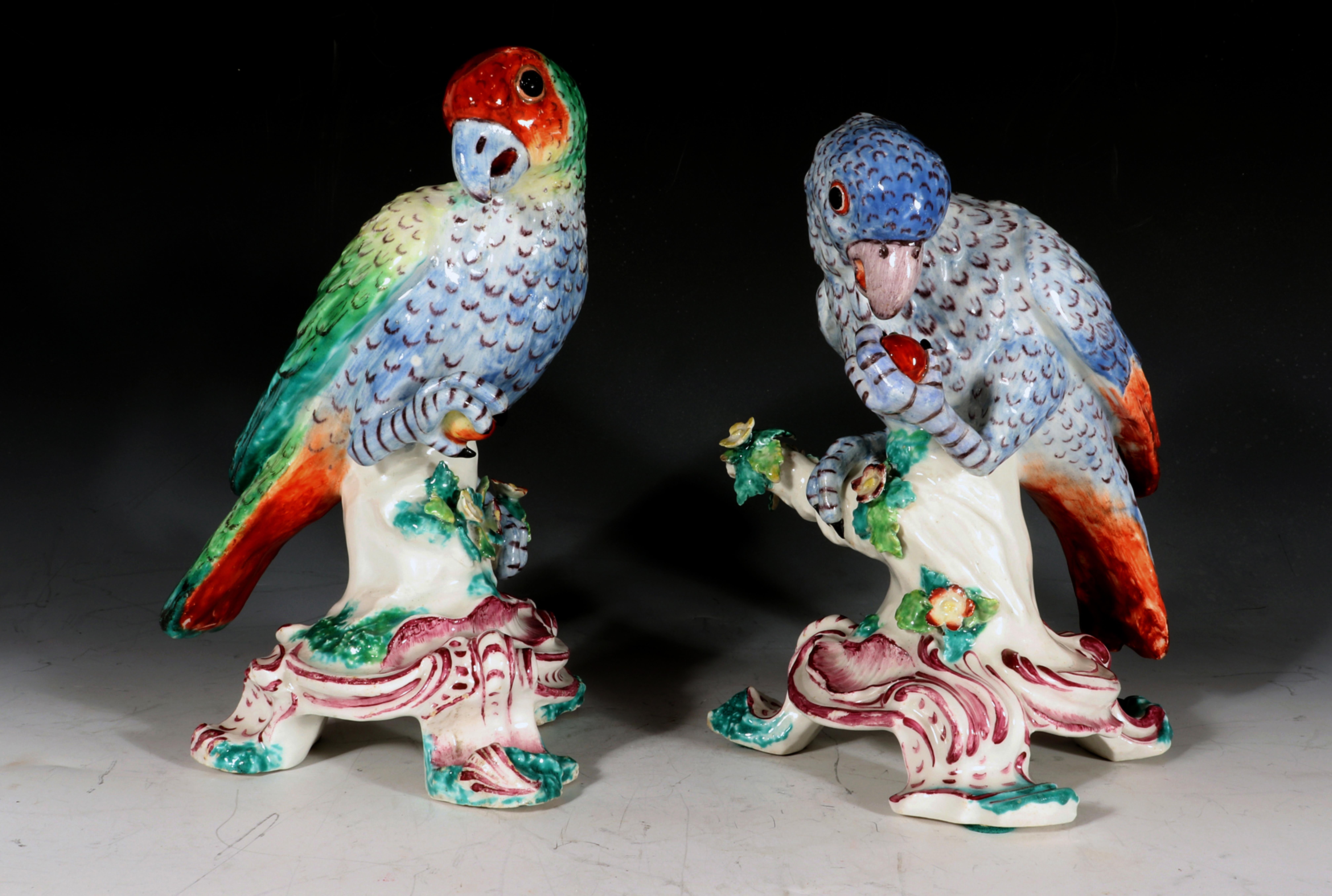 Rares figurines de perroquets d'Amérique du Sud en porcelaine Bow Porcelain du XVIIIe siècle en vente 5