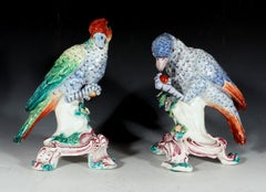 Seltene Bow Porcelain Figuren von südamerikanischen Papageien aus dem 18. Jahrhundert