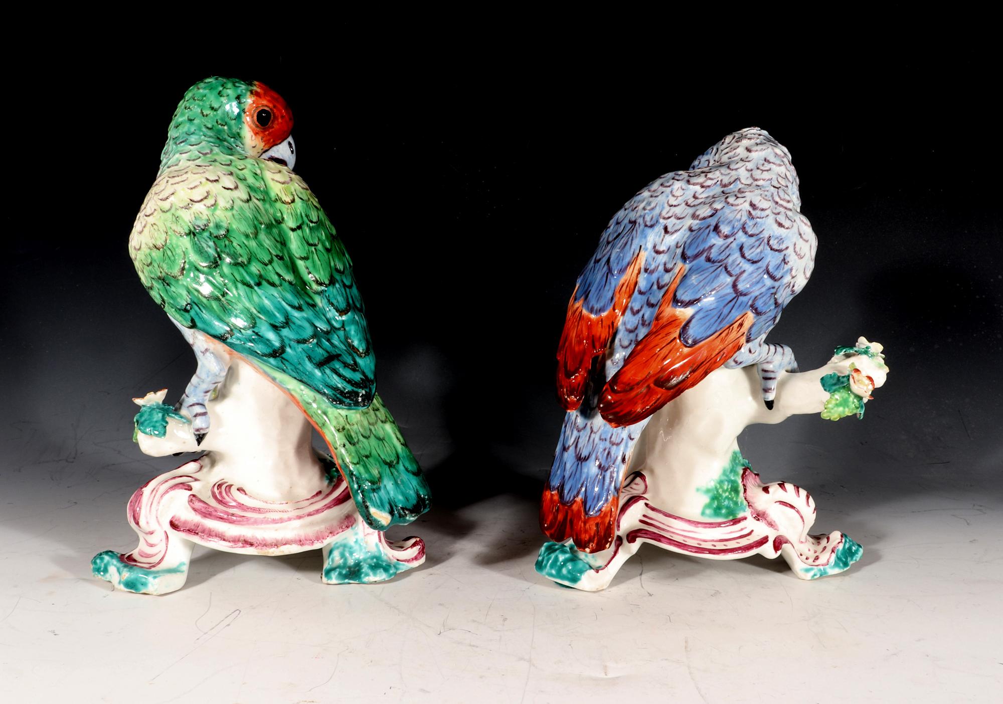 Rares figurines de perroquets d'Amérique du Sud en porcelaine Bow Porcelain du XVIIIe siècle en vente 1