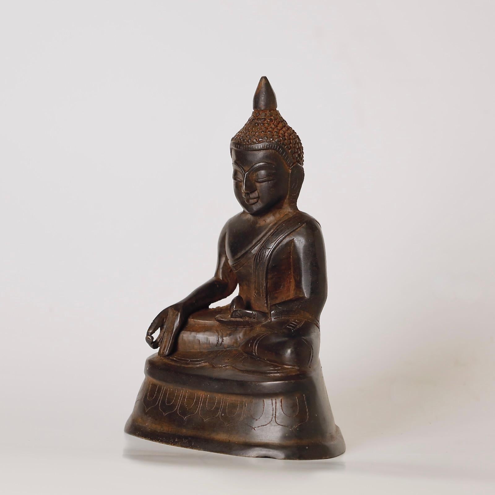 Rare 18th-Century Bronze Buddha Statue – Shan Kingdom, Burma For Sale 9