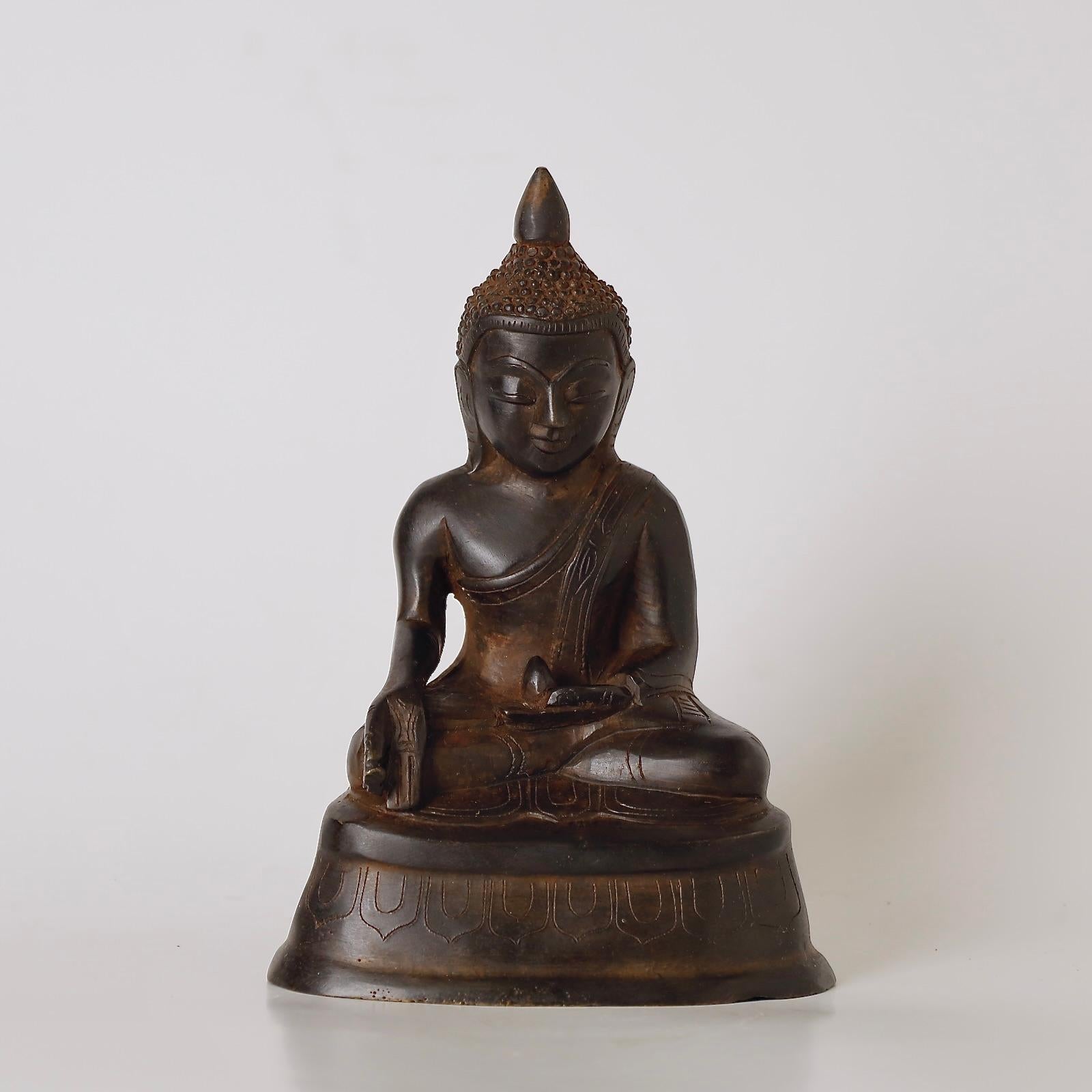 Burmese Rare 18th-Century Bronze Buddha Statue – Shan Kingdom, Burma For Sale