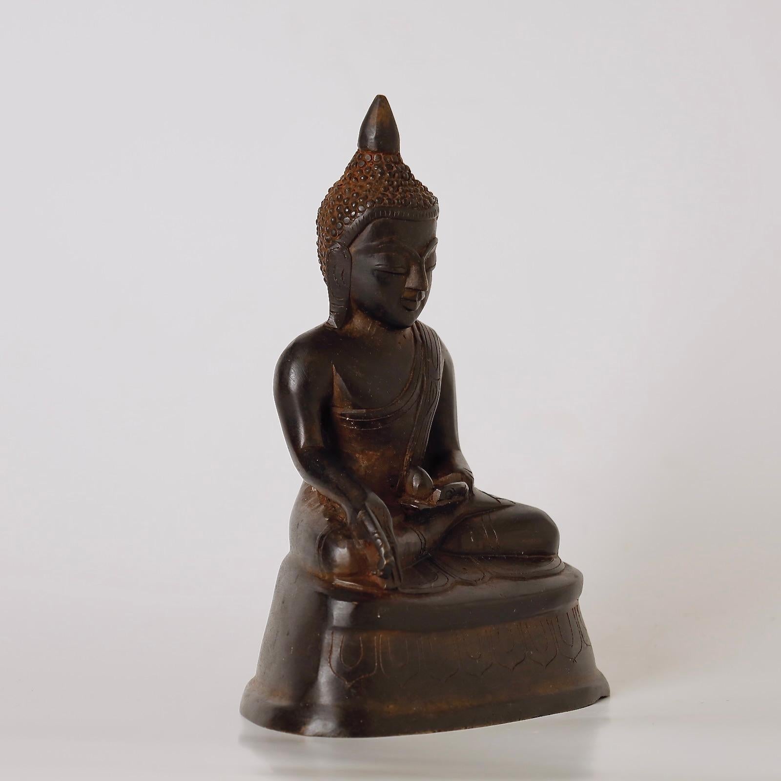 Rare 18th-Century Bronze Buddha Statue – Shan Kingdom, Burma For Sale 1