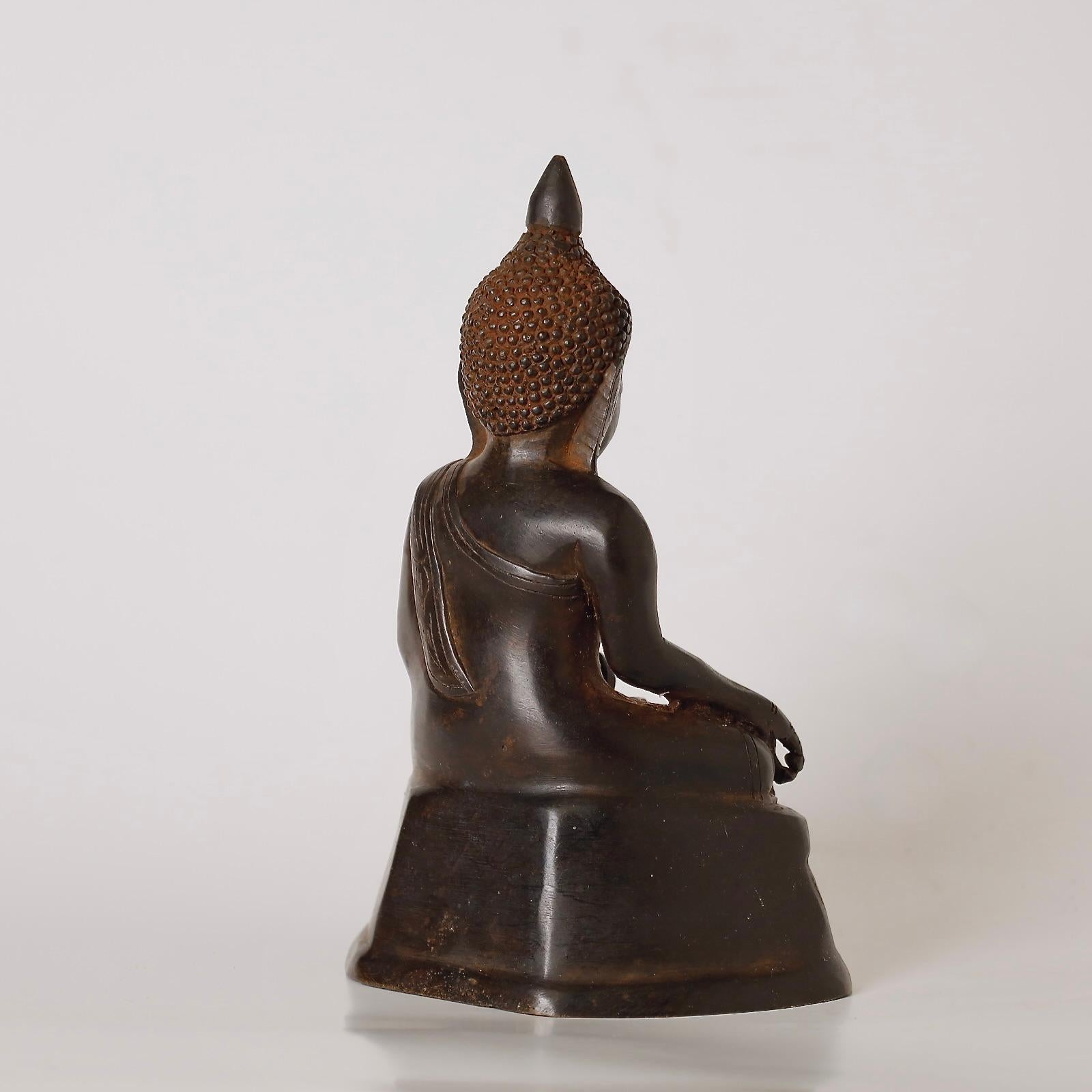Rare 18th-Century Bronze Buddha Statue – Shan Kingdom, Burma For Sale 4