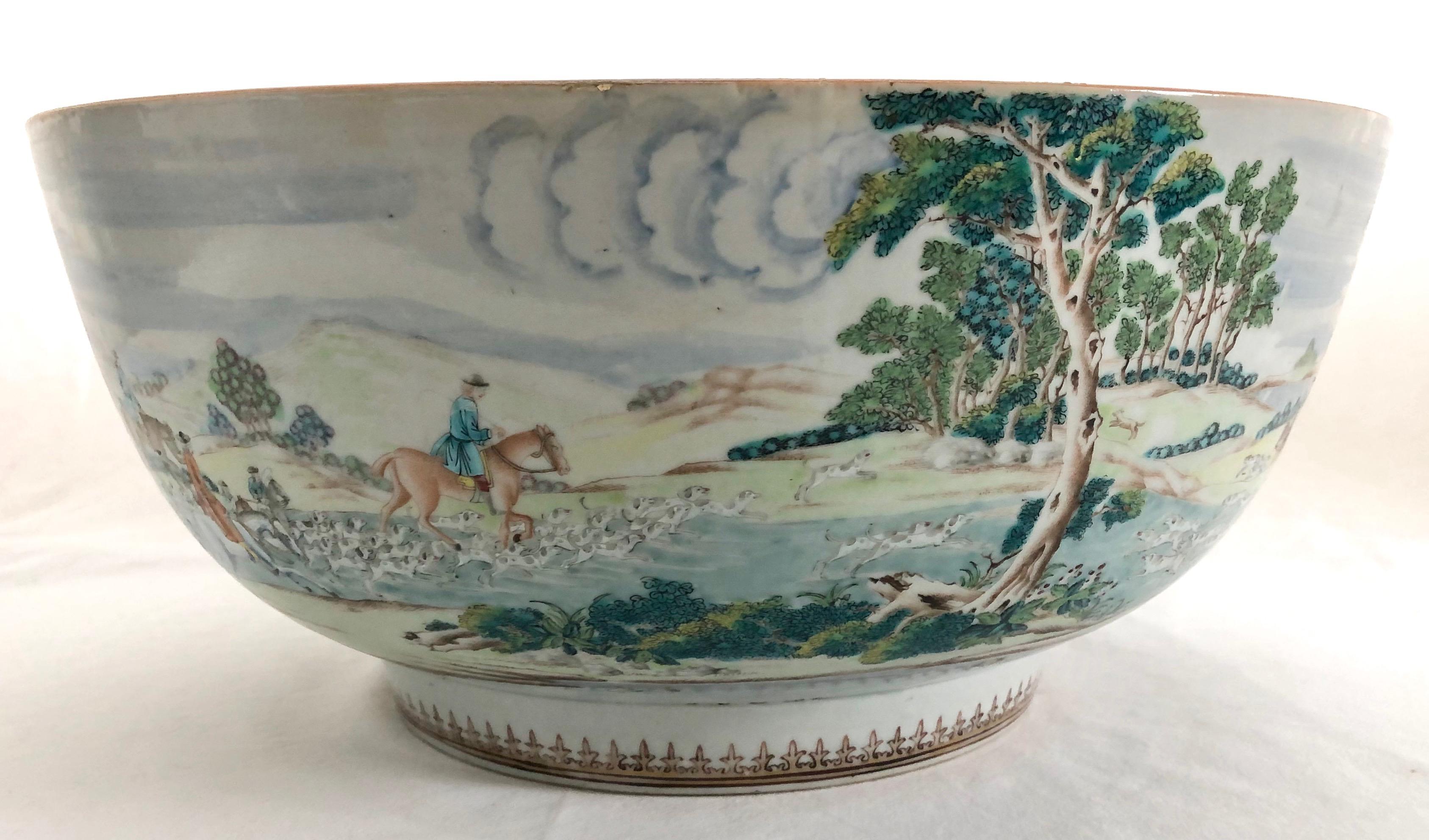 Extremely Rare 18th Century Chinese Export Porcelain Punch Bowl Fox Hunt Scene In Good Condition In Charleston, SC